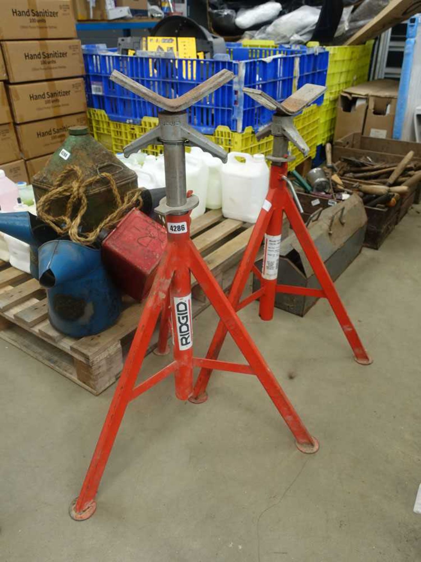 +VAT 2 rigid pipe stands