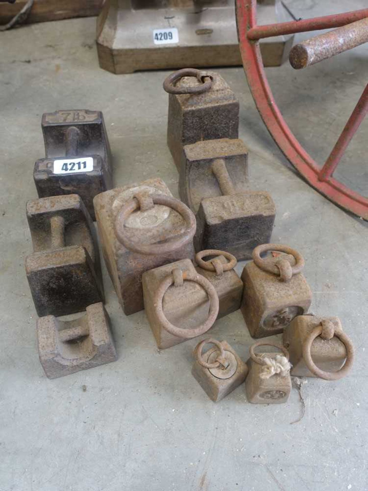 Quantity of assorted scale weights