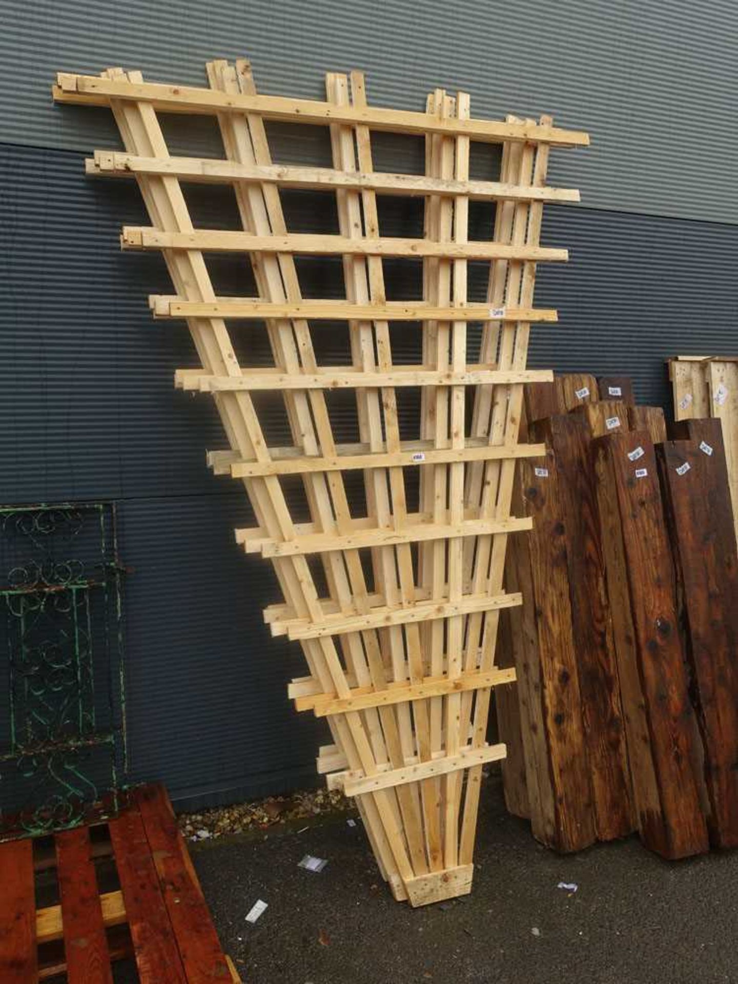 Triangular pieces of trellis