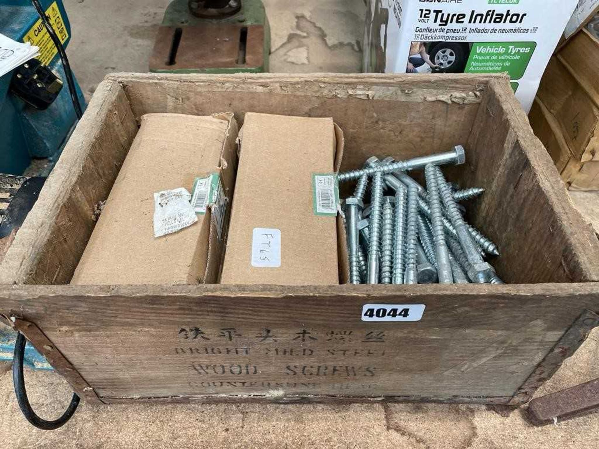 Approx. 200 galvanised coach bolts