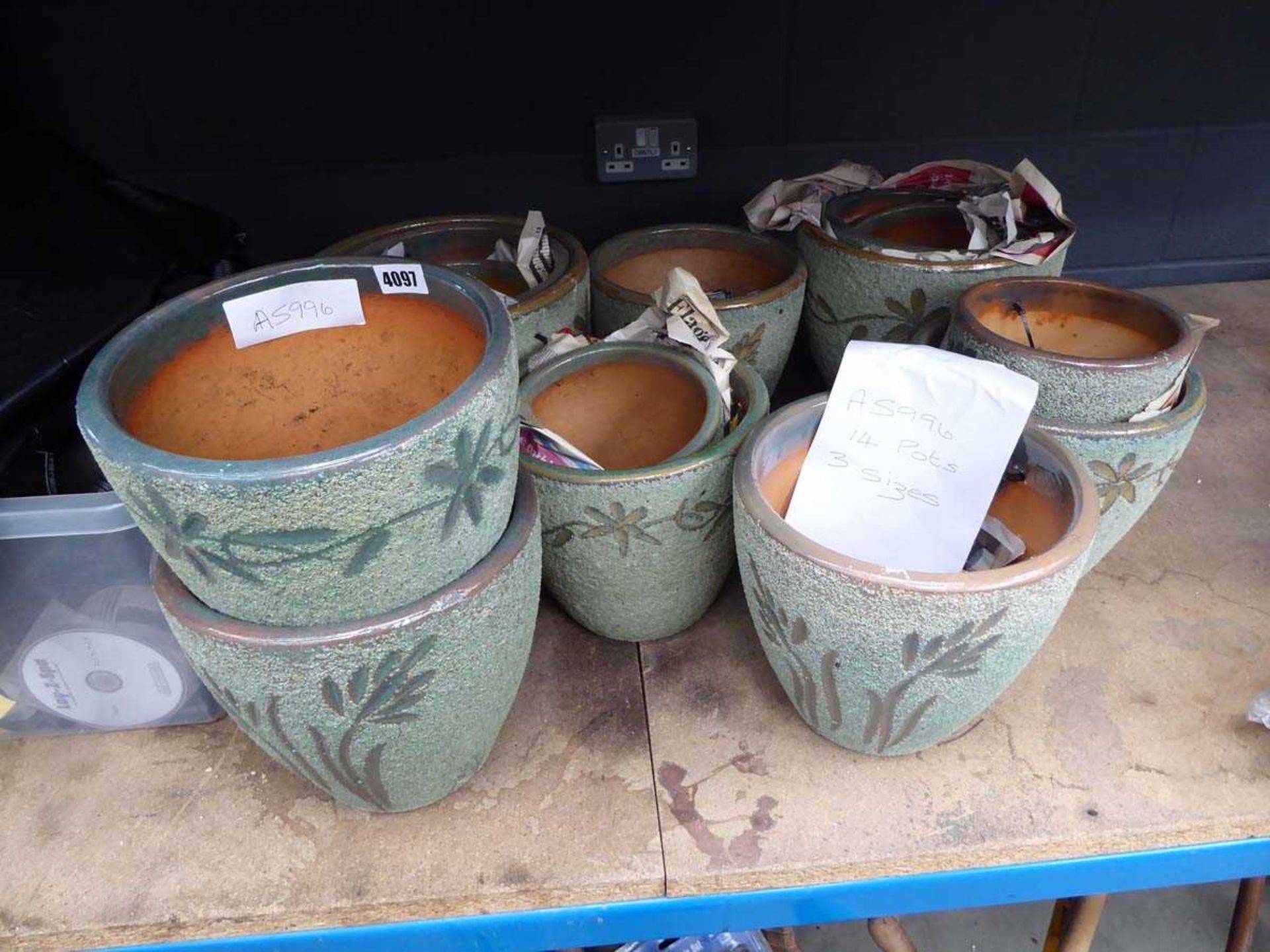 Approx. 14 various size green garden pots