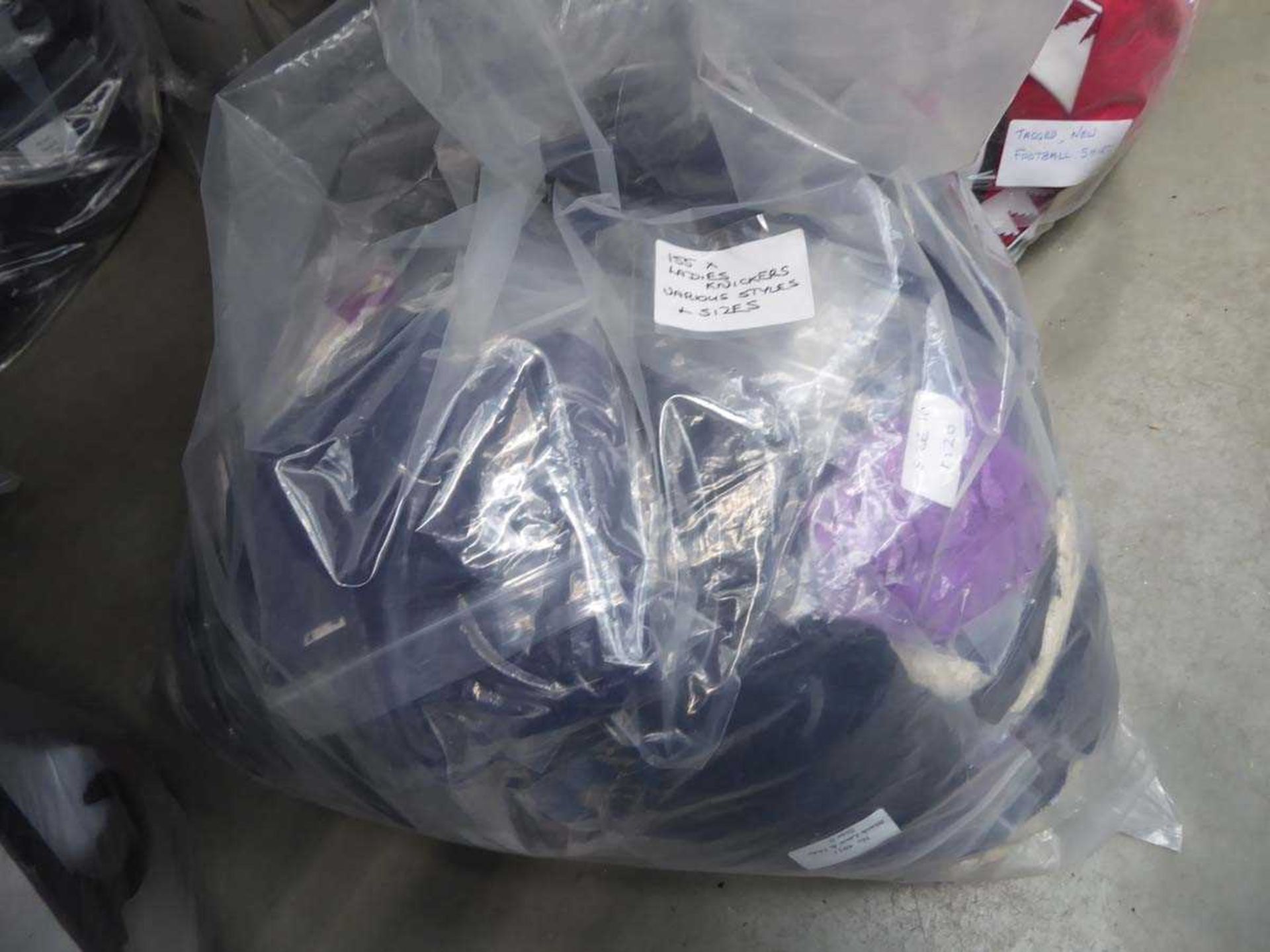 Bag of 155 ladies knickers in various sizes and styles