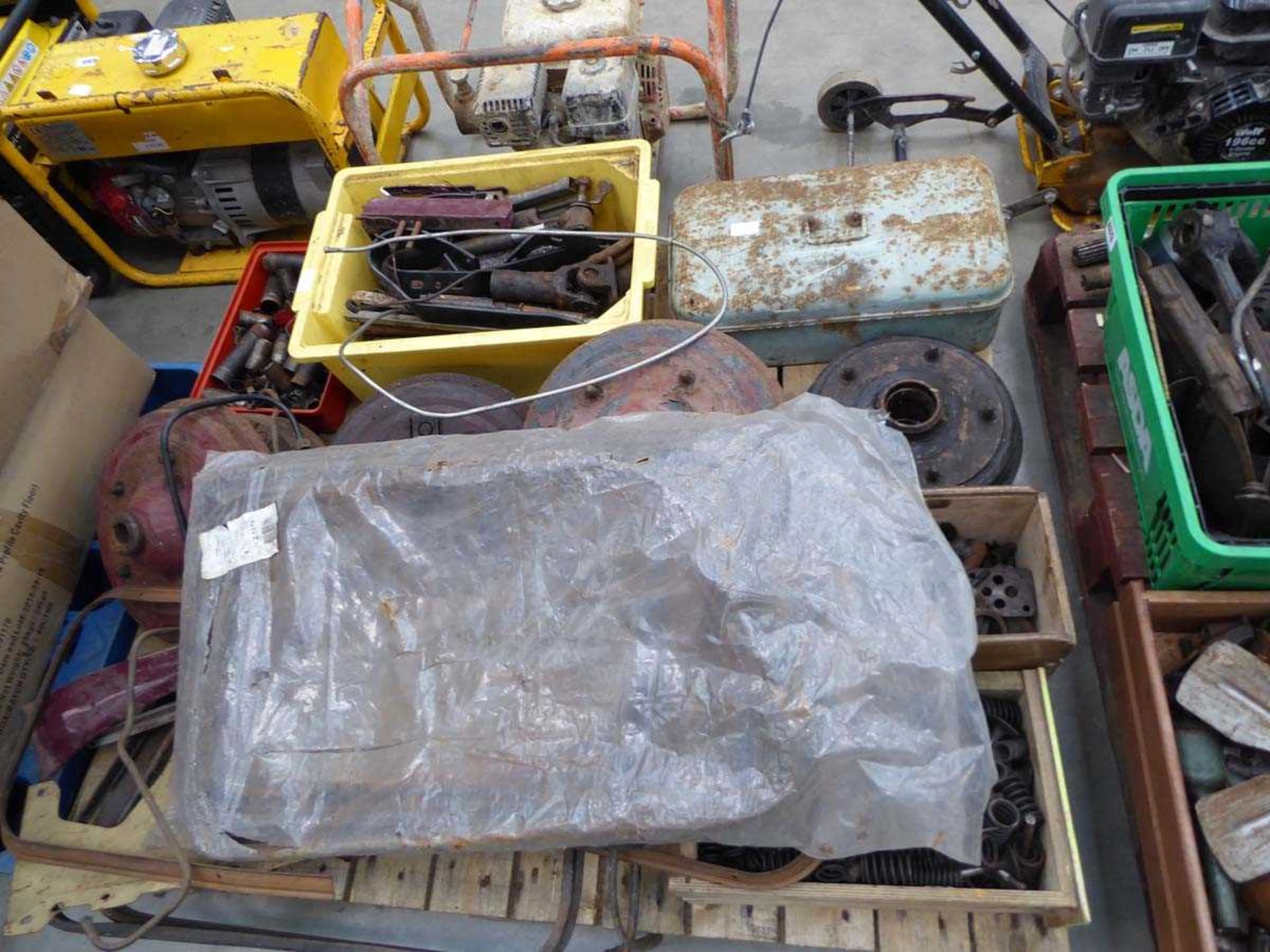 3 pallets containing various vintage Citroen car parts and accessories - Image 3 of 4