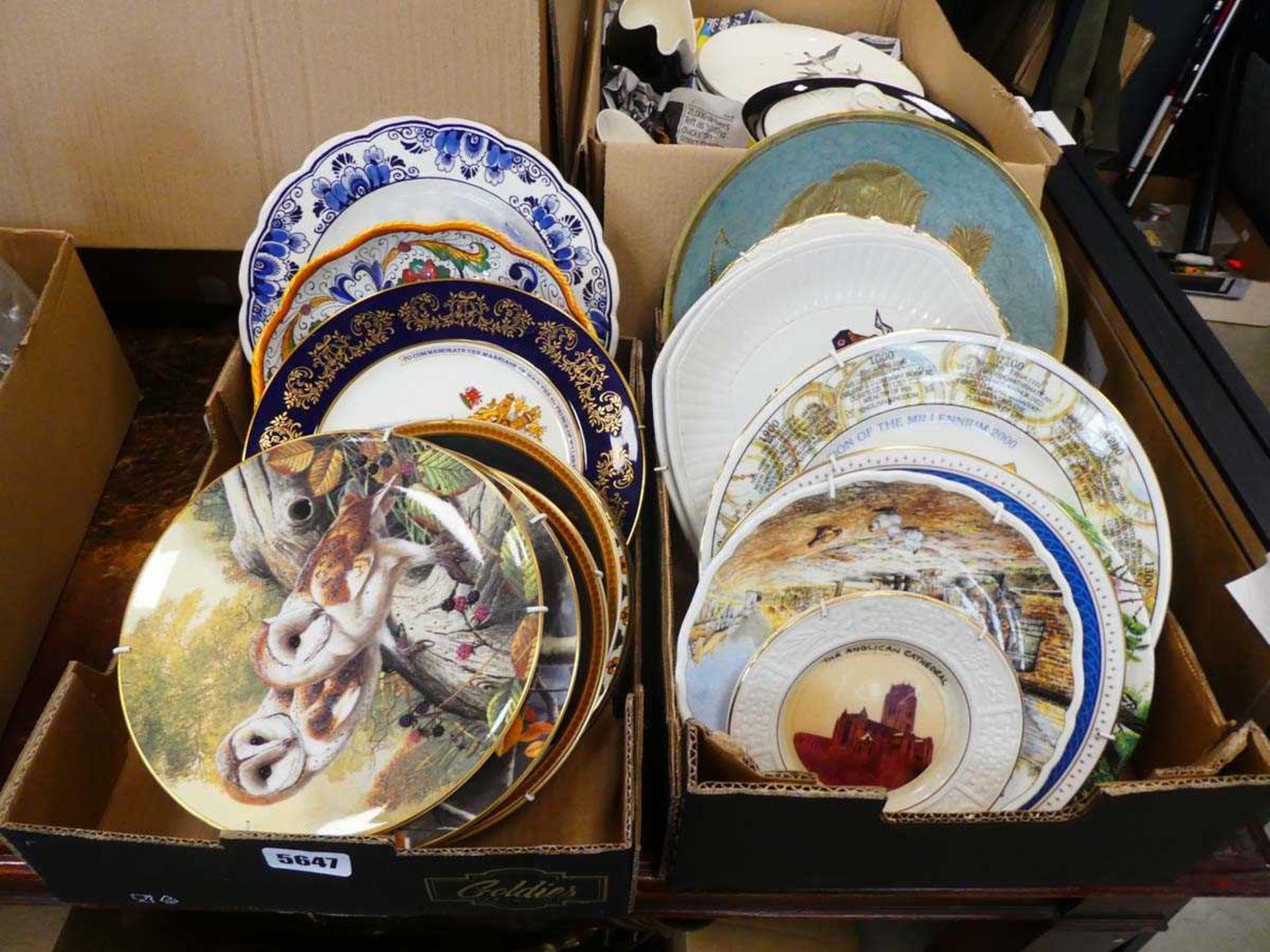 2 boxes containing a quantity of collectors plates