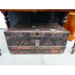 Travelling trunk with wooden ribs