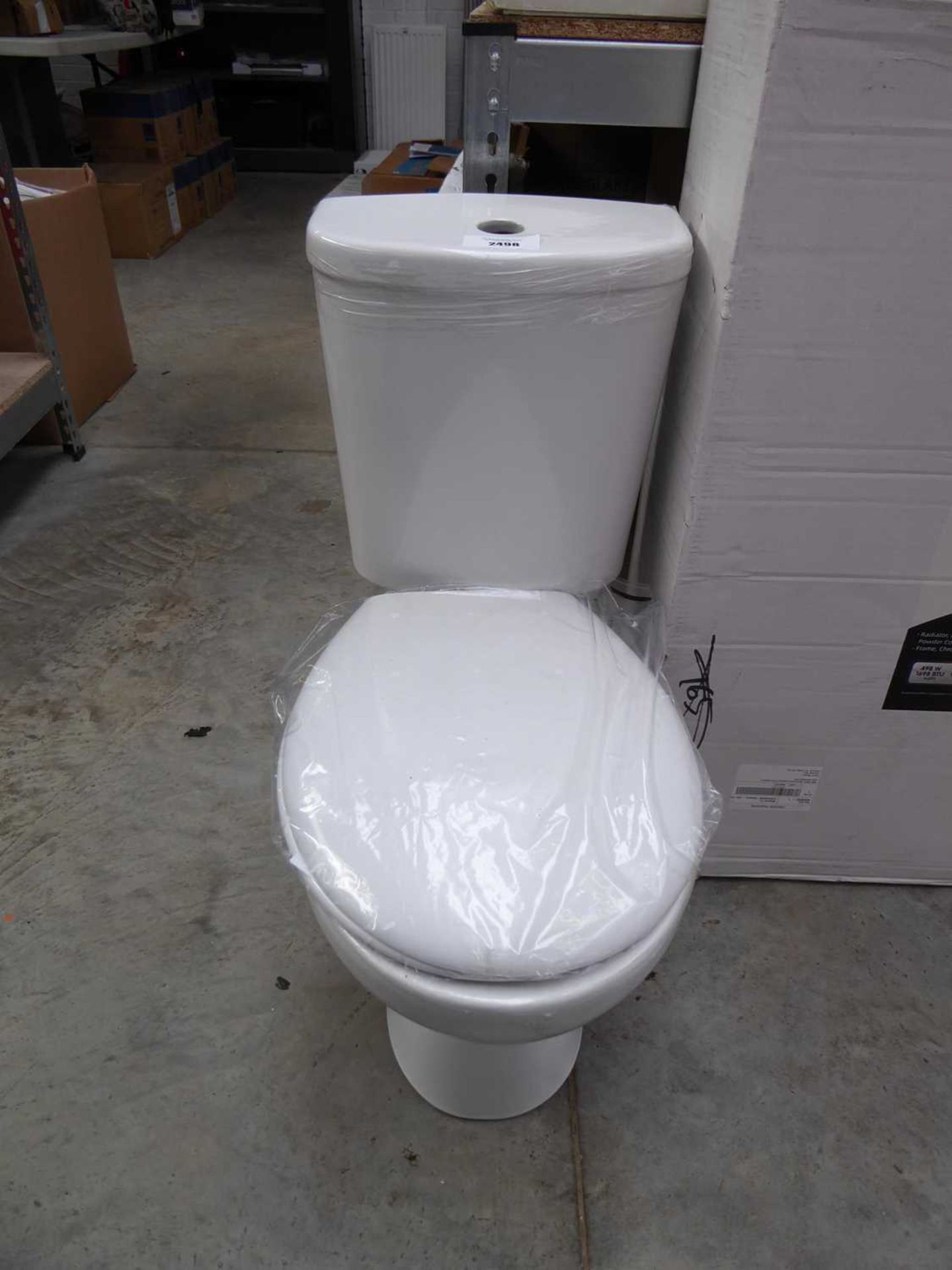 +VAT Ceramic toilet with bowl, seat and cistern