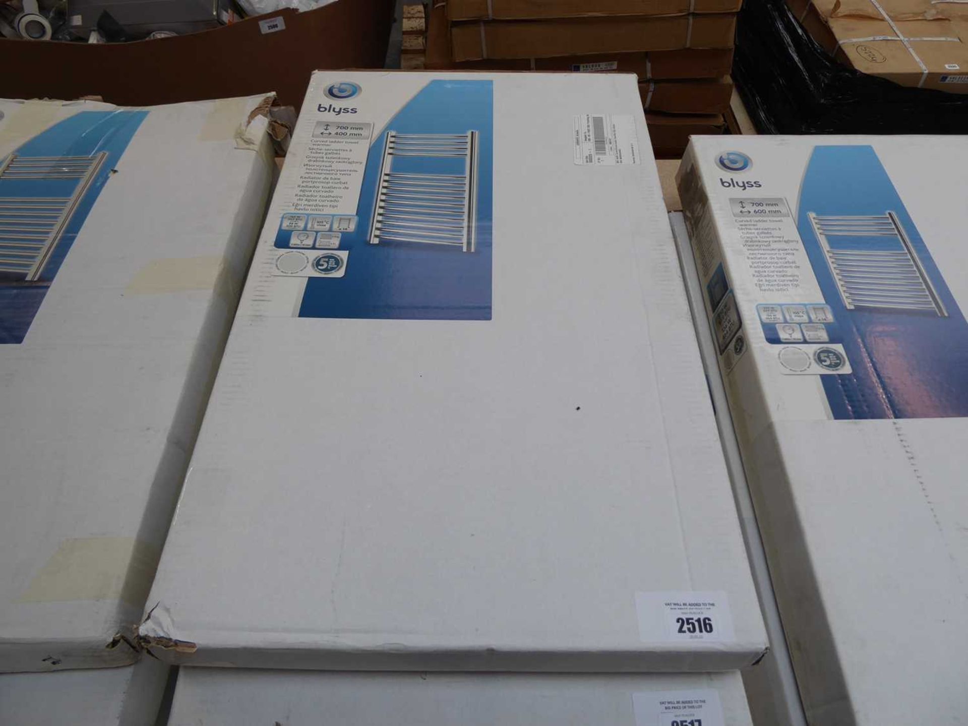 +VAT Blyss 700x400mm curved ladder towel warmer
