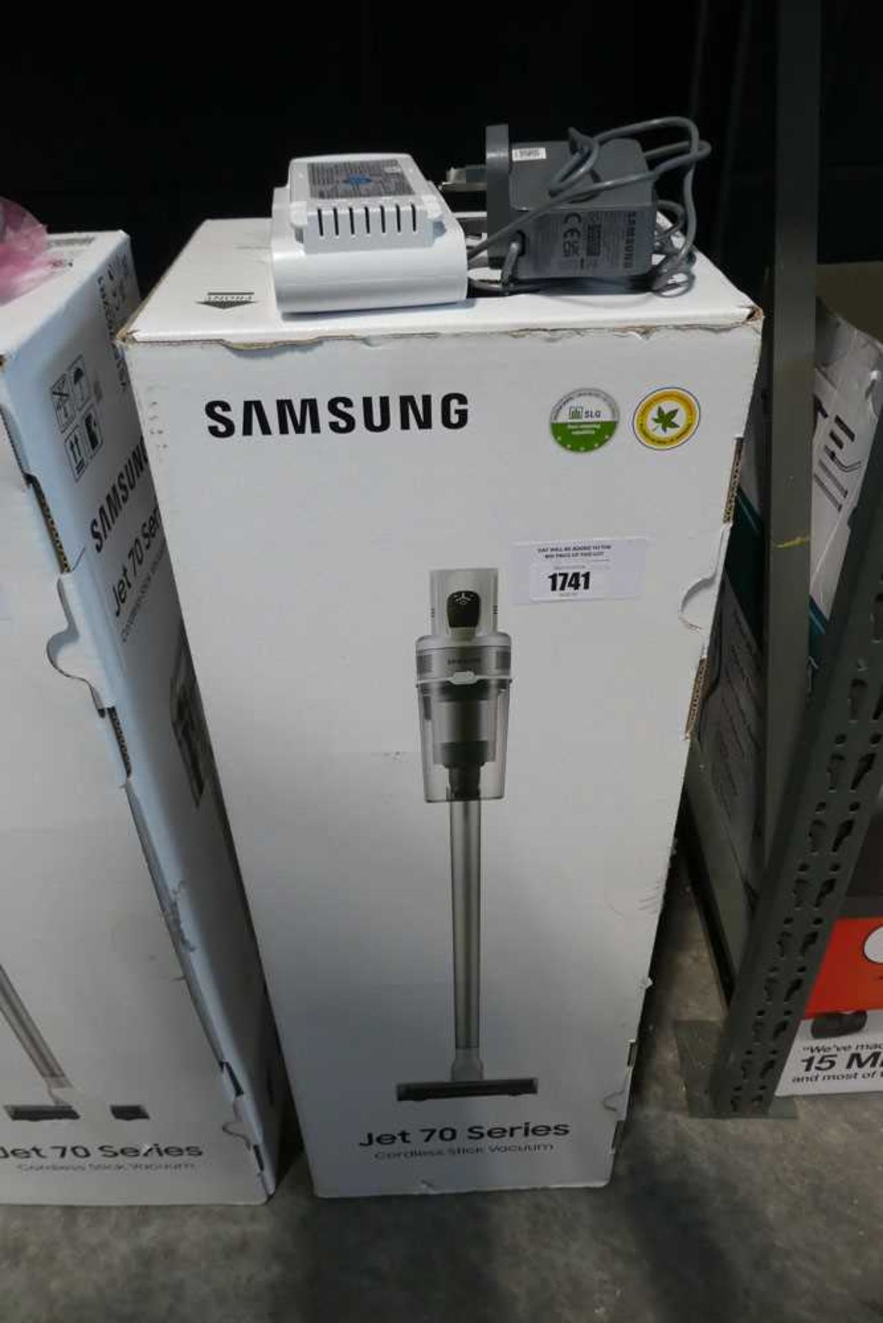 +VAT Samsung Jet 70 Series corded stick vacuum in box with battery and charger