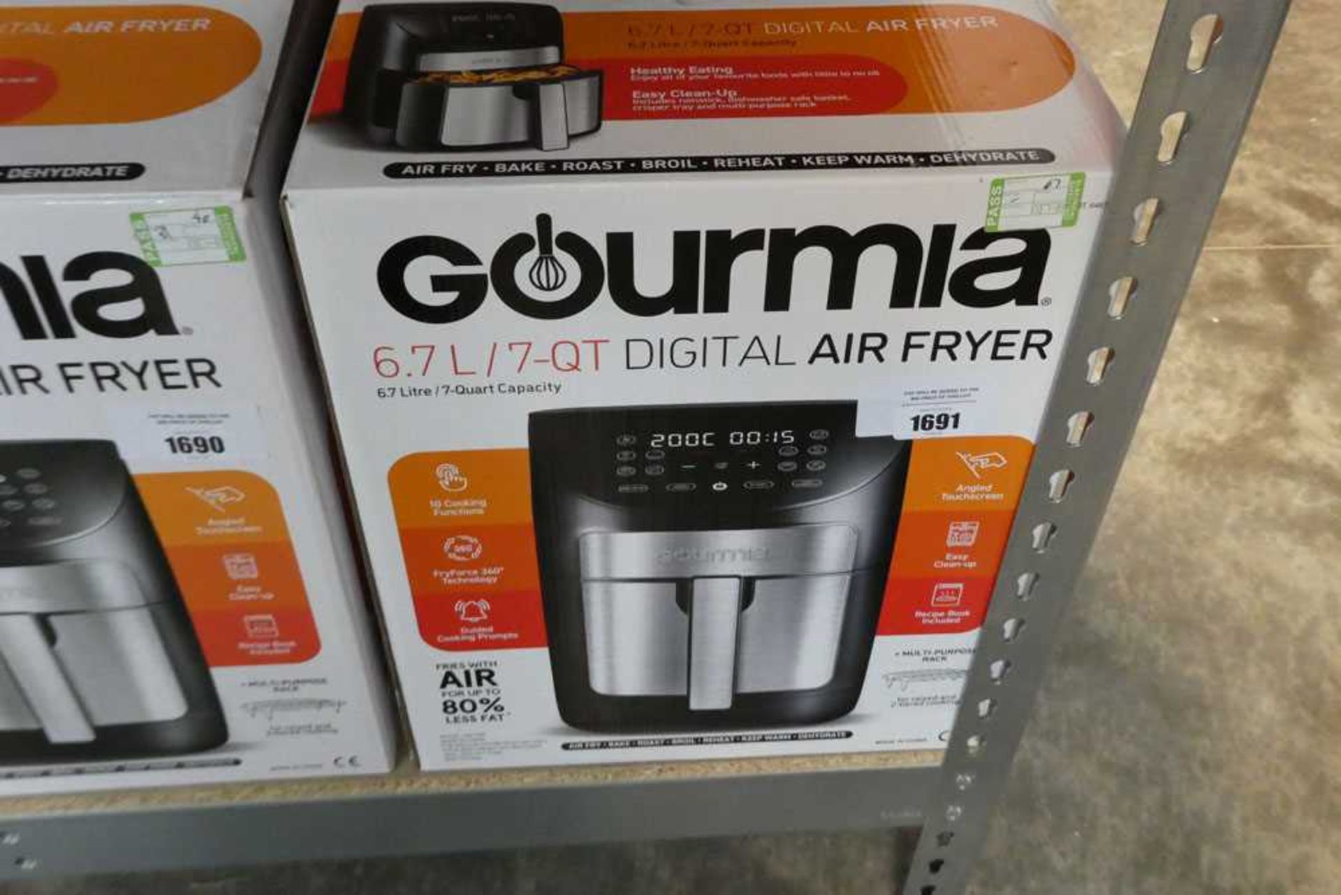 +VAT Gourmia digital air fryer in box