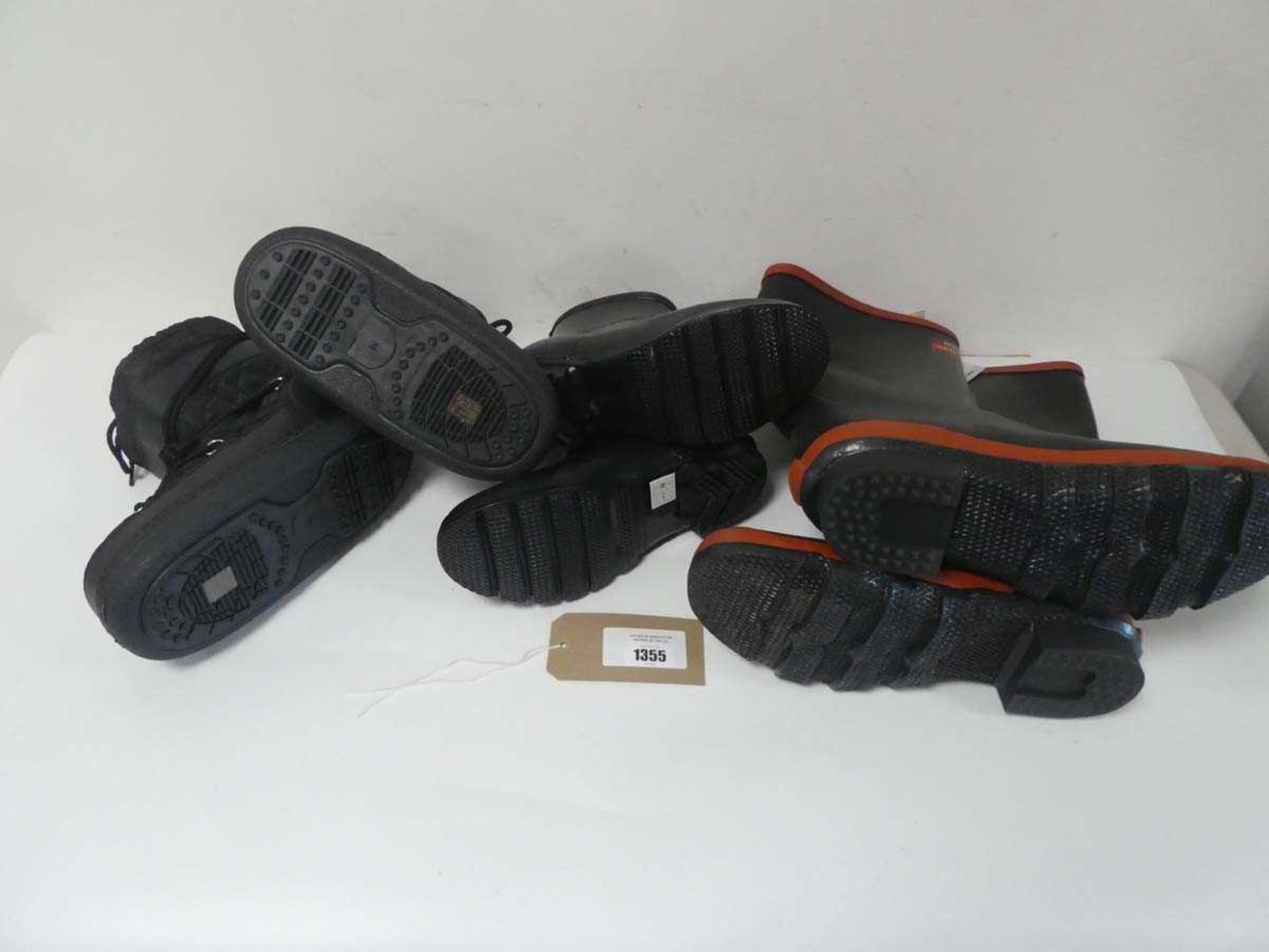 +VAT 3 pairs of outside shoes in various sizes to include wellies and moonboots - Image 2 of 2