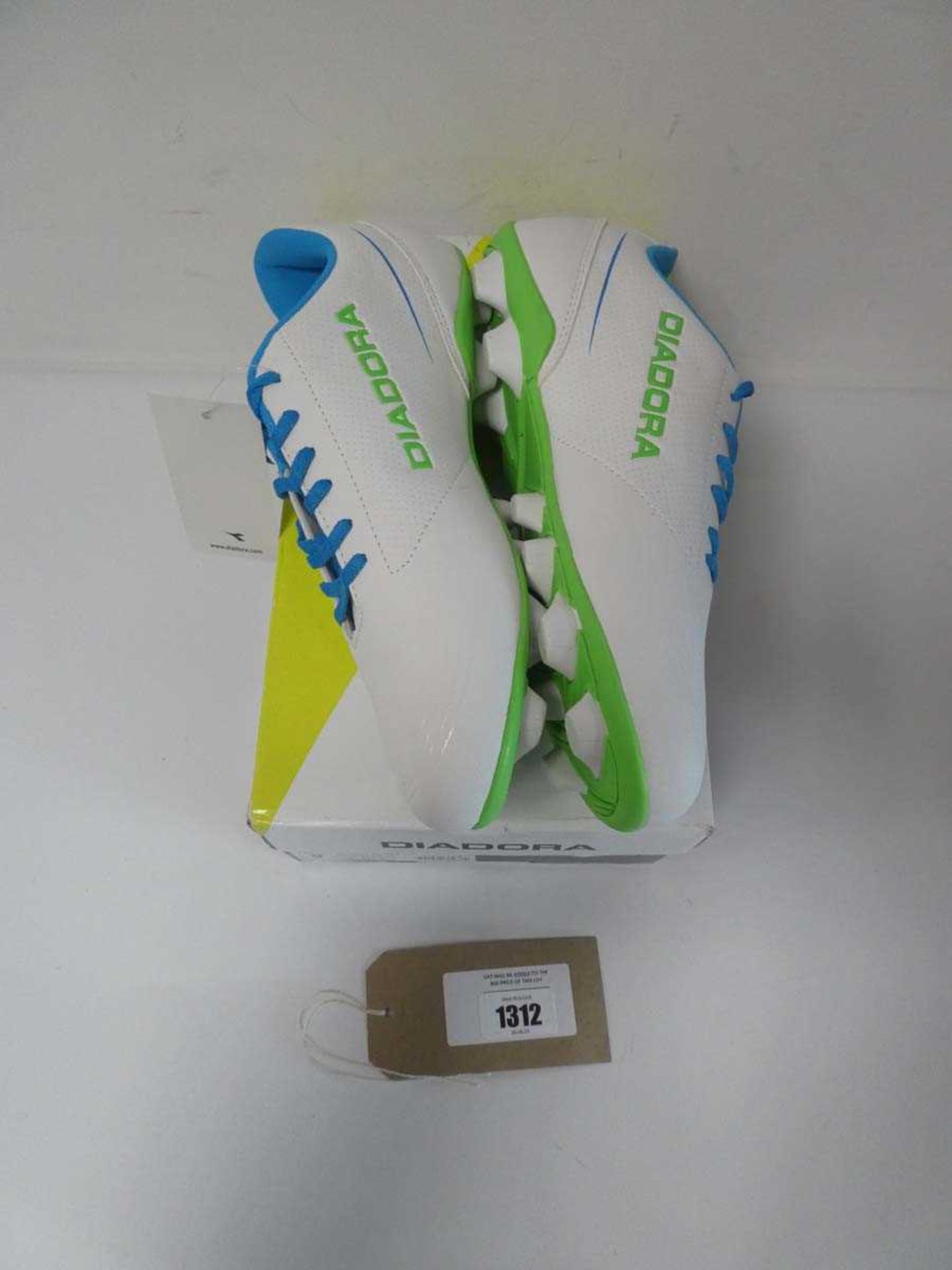 +VAT Diadora shoes in white/green size UK9 (boxed) - Image 3 of 4