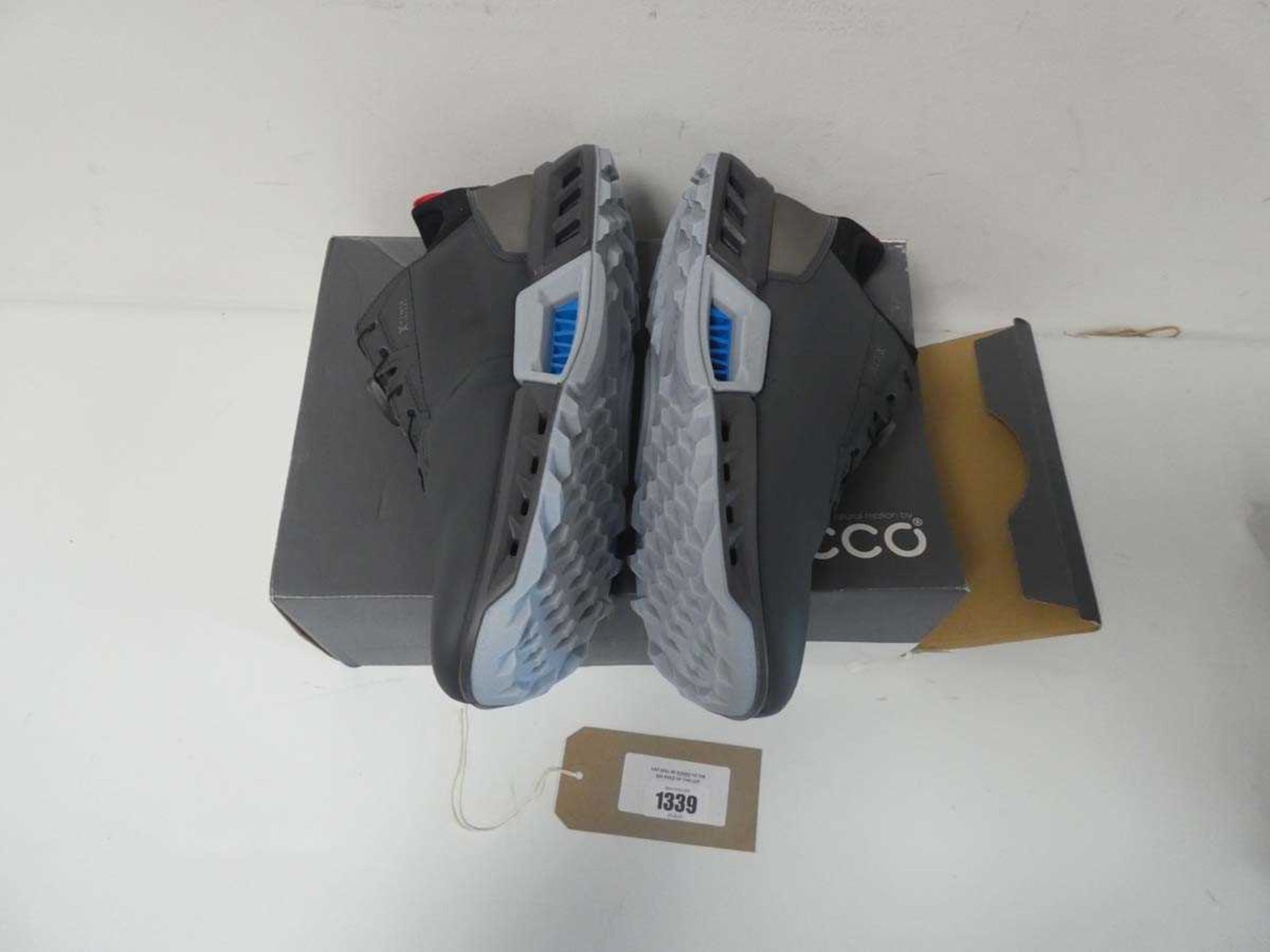 +VAT Ecco M golf Biom C4 Magnet/black size UK10 (damaged box) - Image 2 of 3