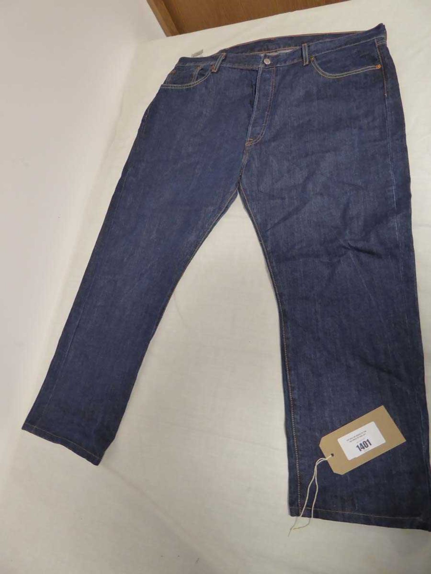 +VAT Pair of mens Levi's jeans (W40 L30)