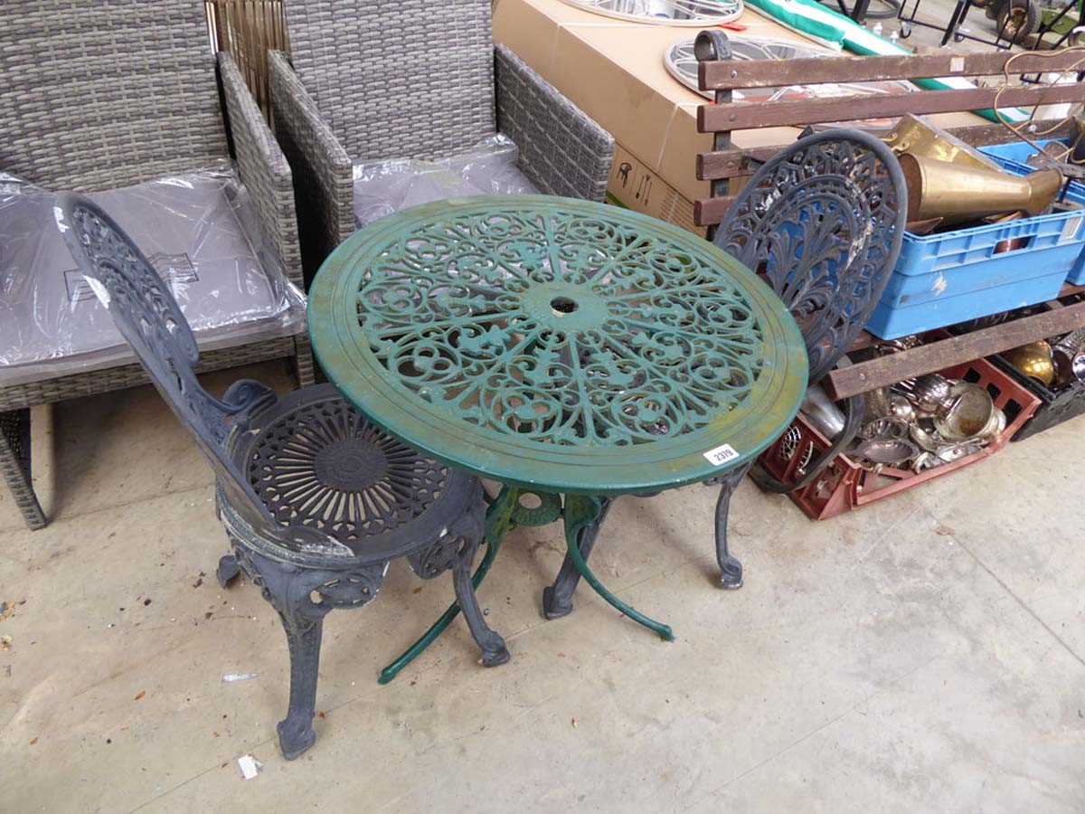 3 piece decorative garden set comprising table and 2 chairs