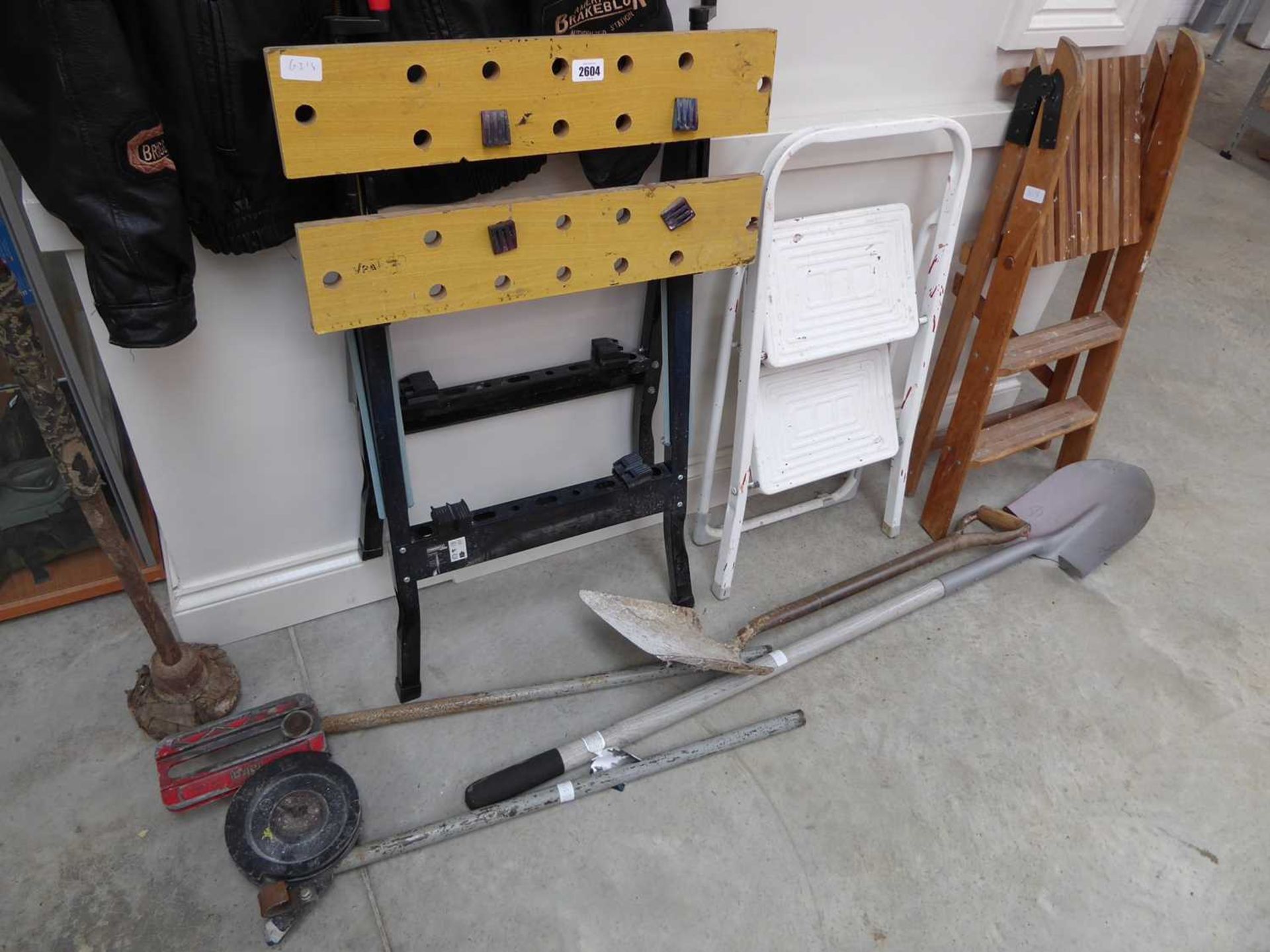 Quantity of mixed items, to include a workmate, wooden step, metal 2-step ladder, tensioner