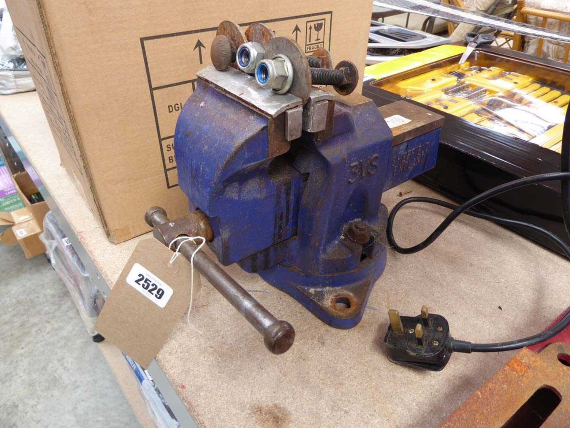 Record 3VS bench mounted vice