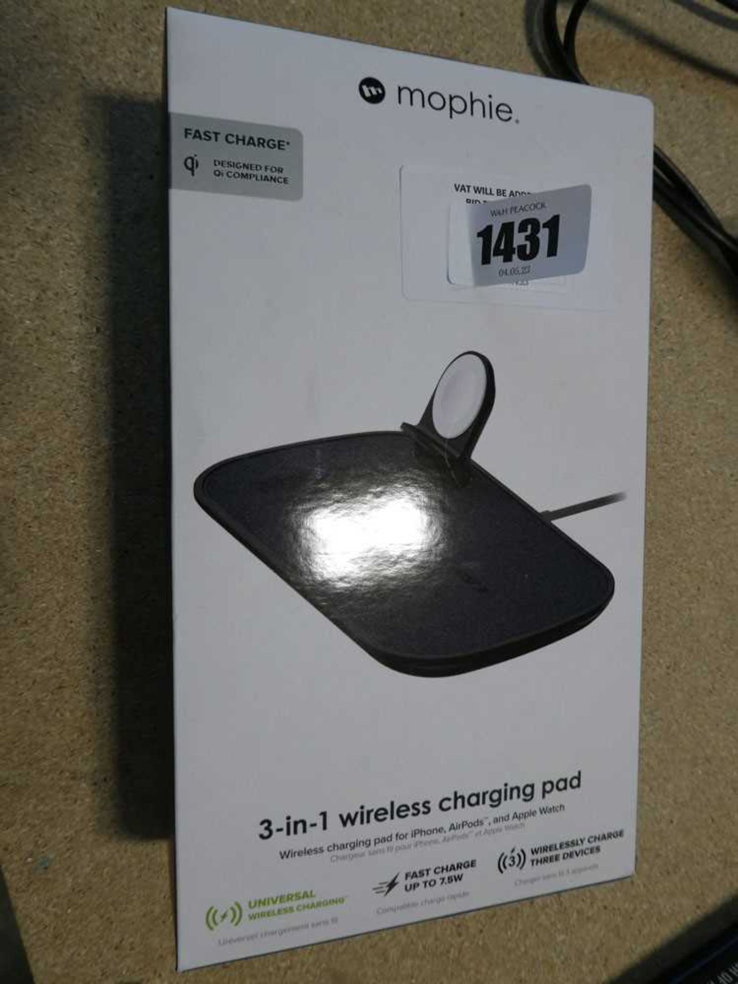 +VAT Mophie 3 in 1 wireless charging pad in box
