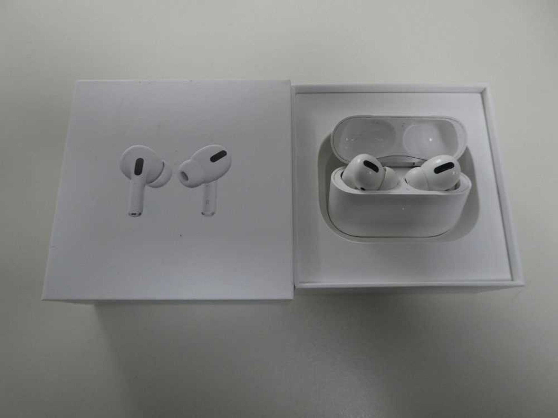 +VAT Apple AirPods Pro, boxed with Wireless charging case and cable, MWP22ZM/A