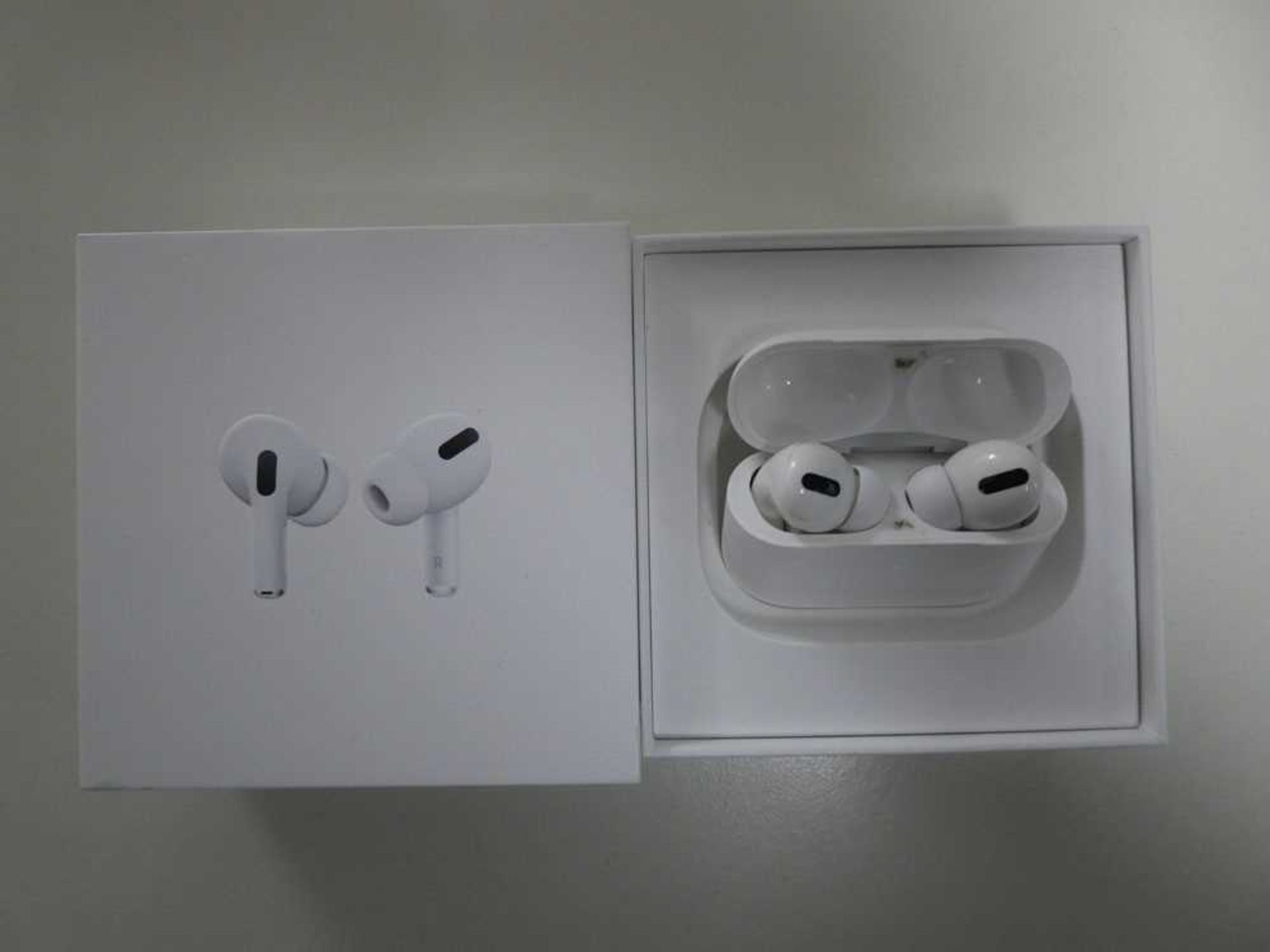 +VAT Apple AirPods Pro, boxed with Wireless charging case and cable, MWP22ZM/A