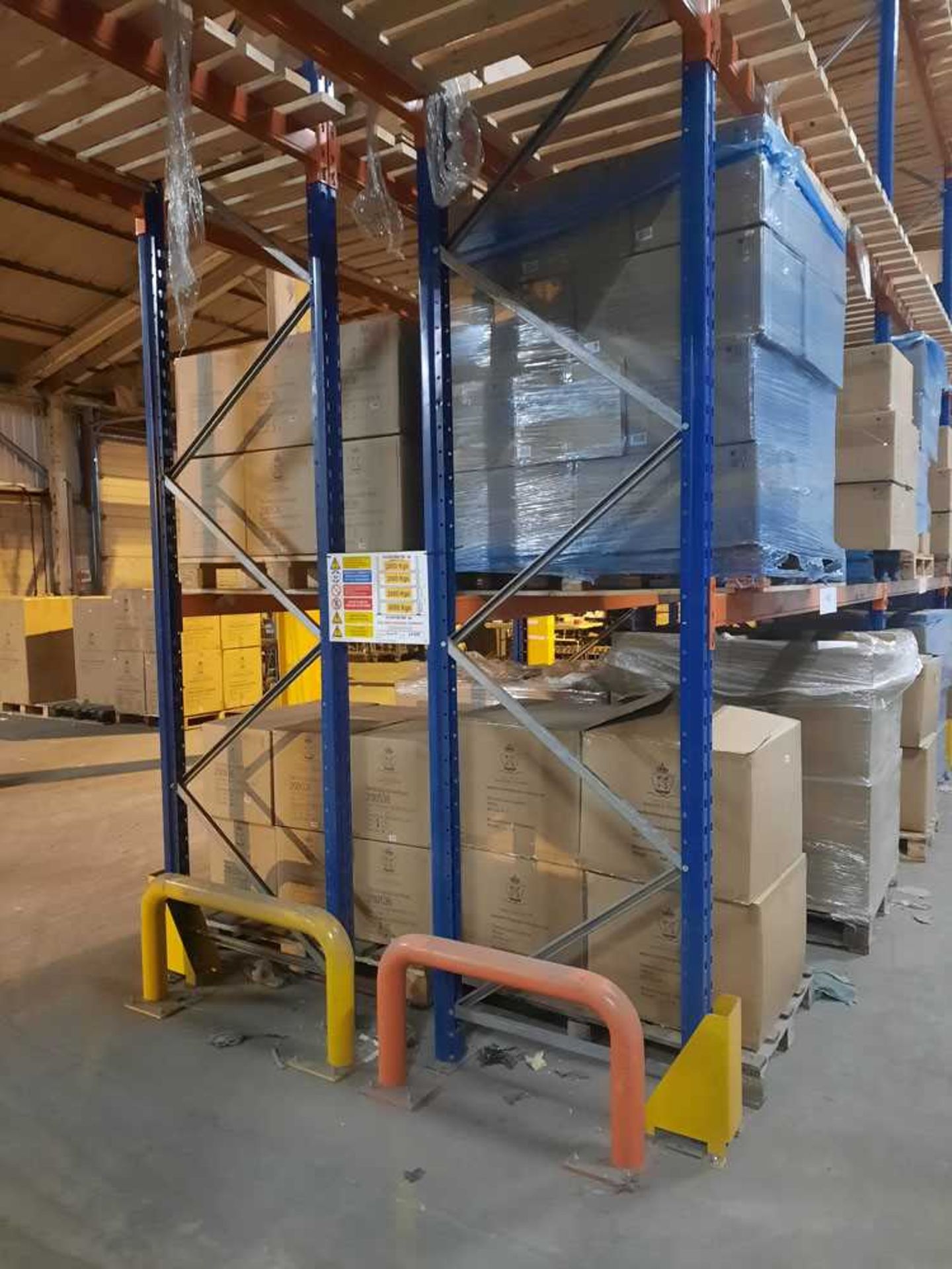 +VAT 20 running bays of heavy duty boltless pallet racking to include 23 5m tall blue uprights - Image 2 of 9