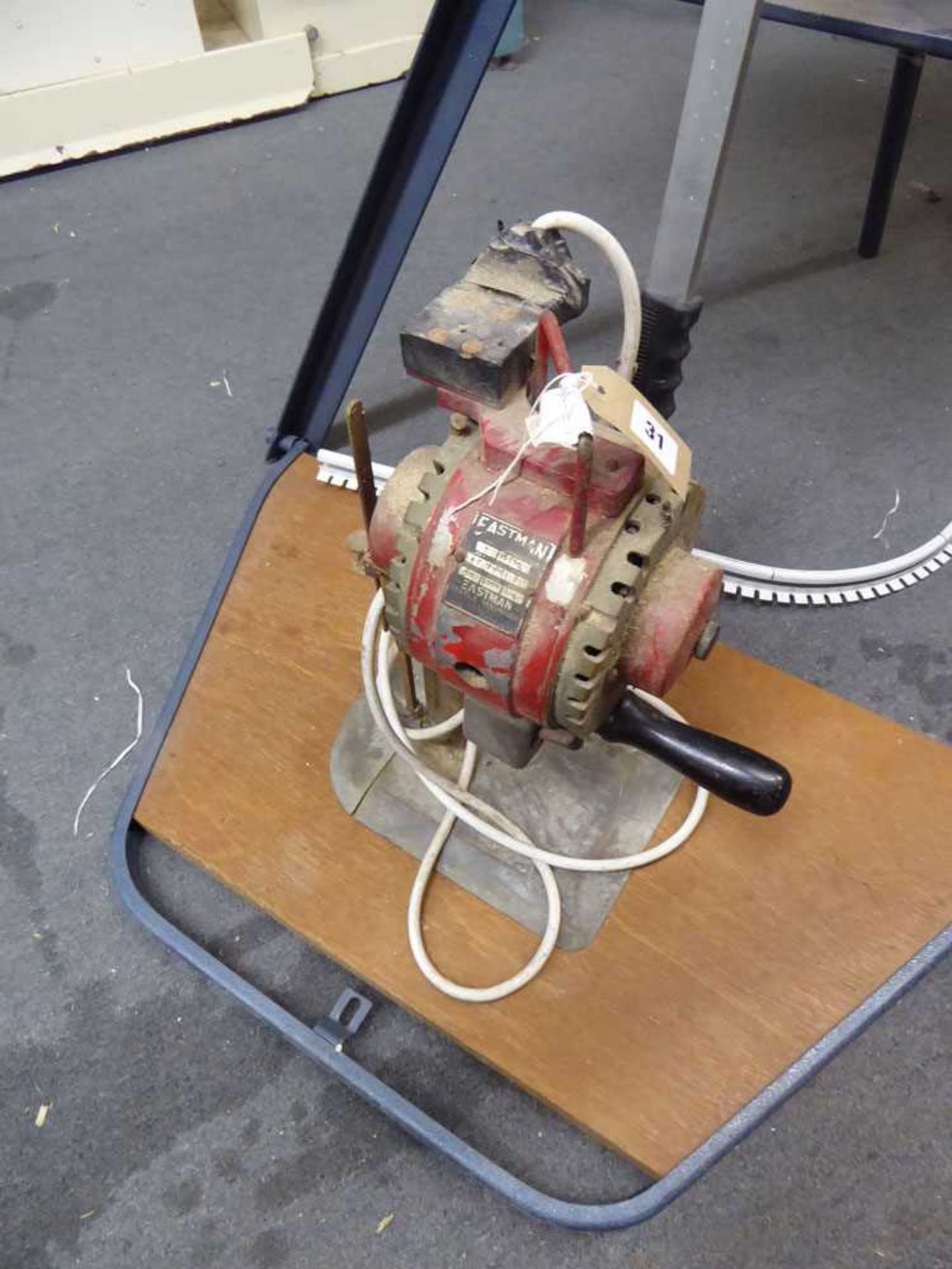 +VAT Eastman material cutter