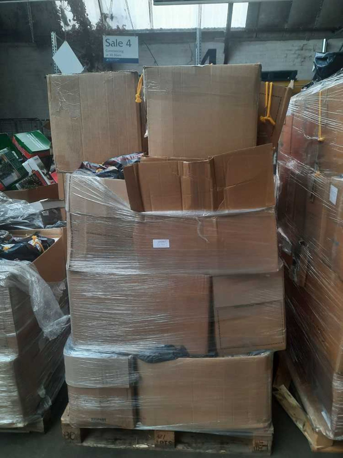 +VAT Pallet of approximately 18 boxes of assorted Loom and Last curtains with some bedding