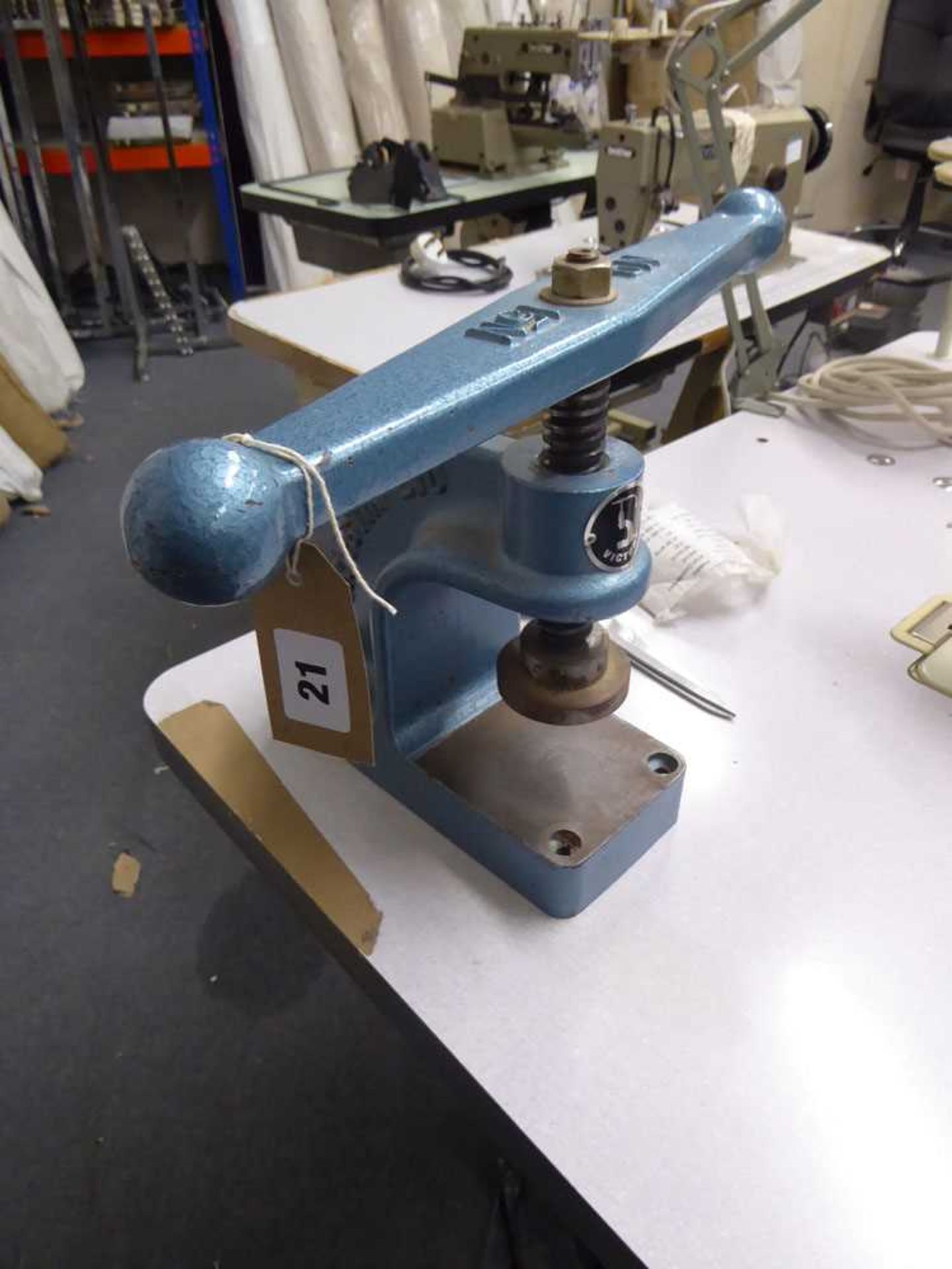 +VAT Victory 15N hand operated button press