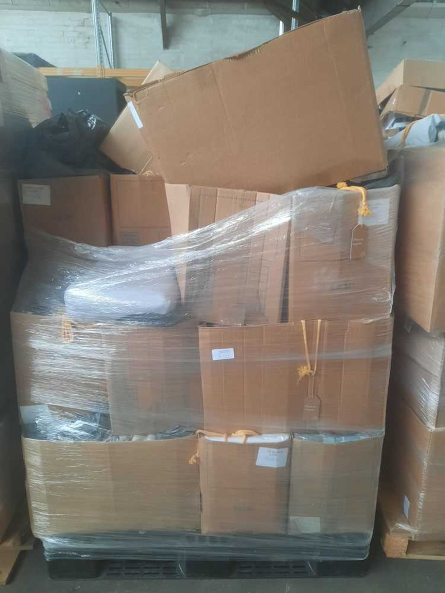 +VAT Pallet of approximately 14 boxes of assorted Loom and Last curtains with some bedding