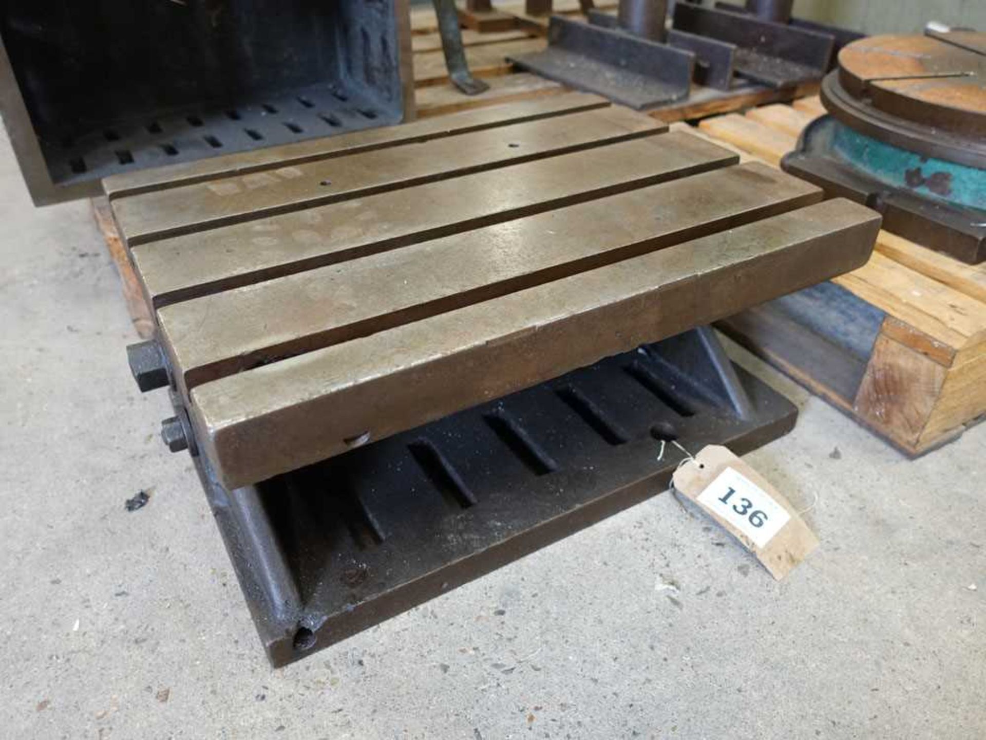 Adjustable angled surface plate