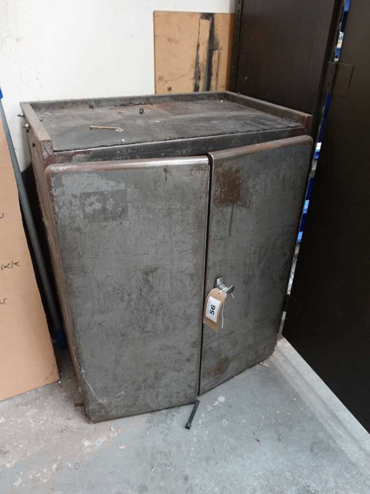 +VAT Vintage 3ft high steel machinists cabinet with 2 internal drawers containing a range of tool