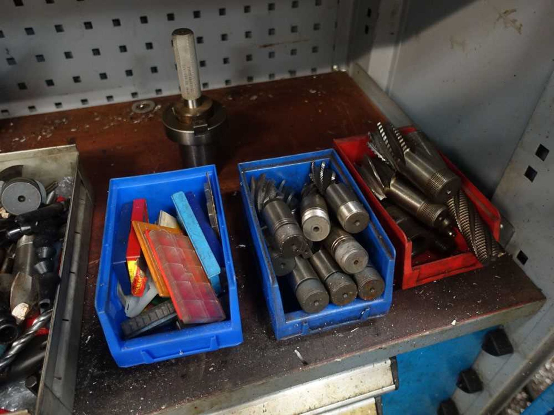 Blue steel double door machinists cabinet with 4 internal drawers containing a range of collets, - Image 5 of 10