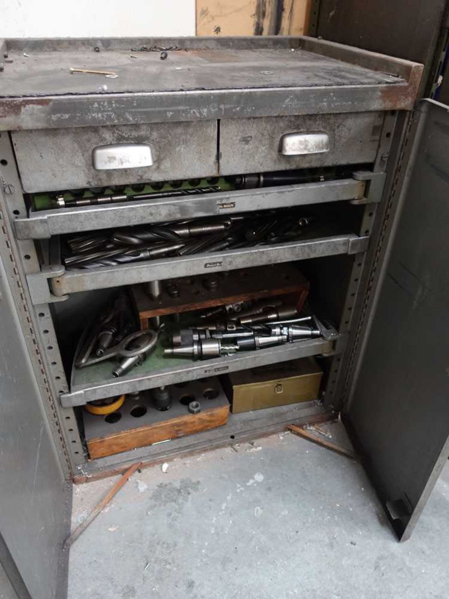 +VAT Vintage 3ft high steel machinists cabinet with 2 internal drawers containing a range of tool - Image 2 of 8