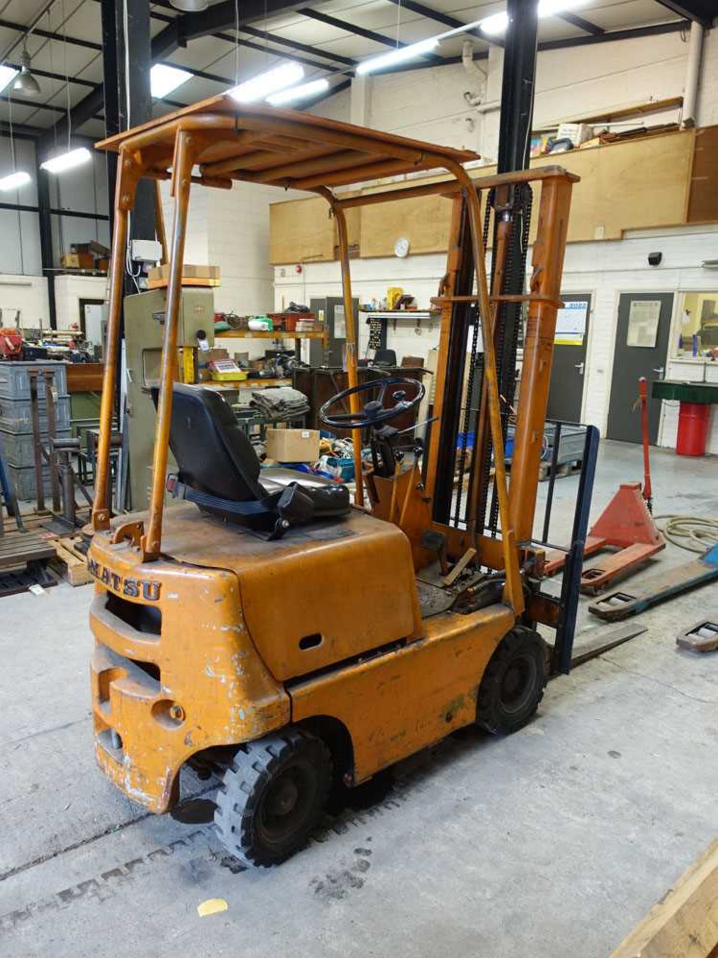 Komatsu FB08-1 battery operated counter balance operated forklift truck, 1380kg capacity with double - Image 4 of 6