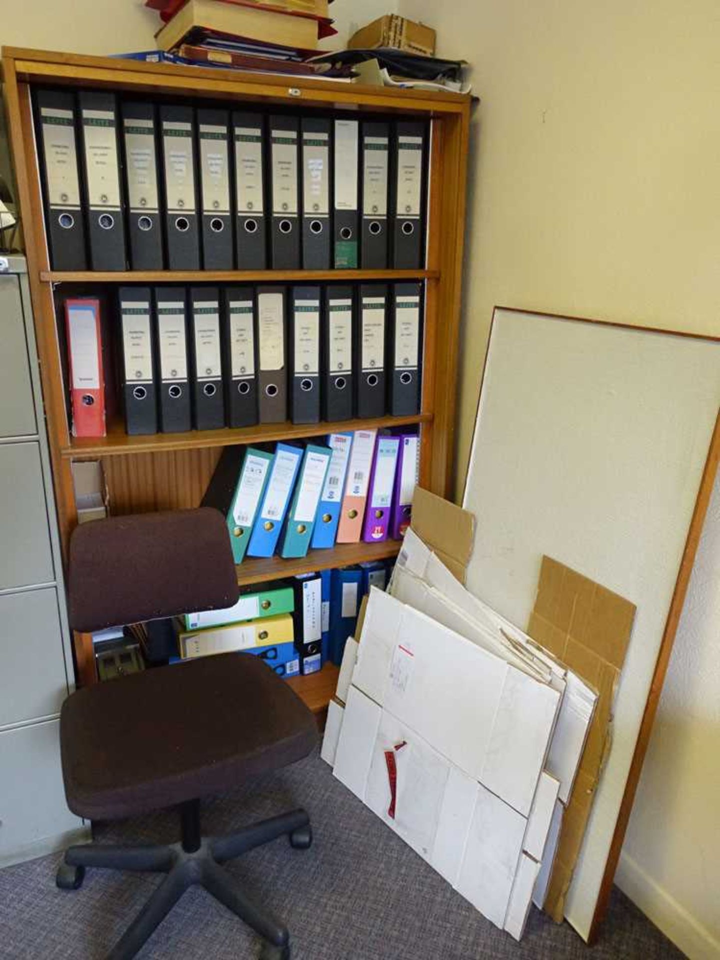 +VAT Brown metal 4 drawer filing cabinet, 2 desks, small computer workstation, small multi drawer on - Image 5 of 5