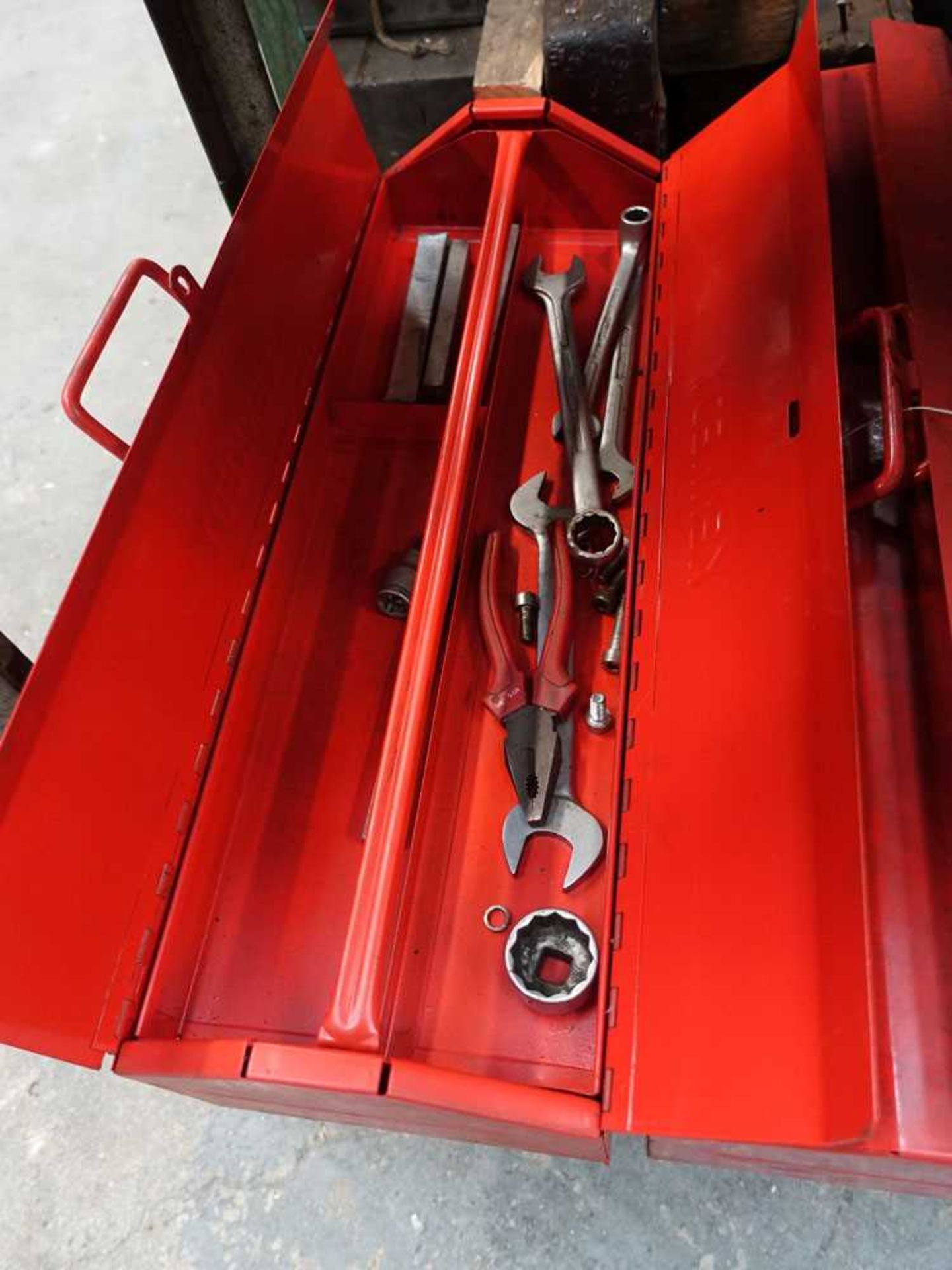 2 red Kennedy toolboxes with contents of tooling - Image 3 of 5