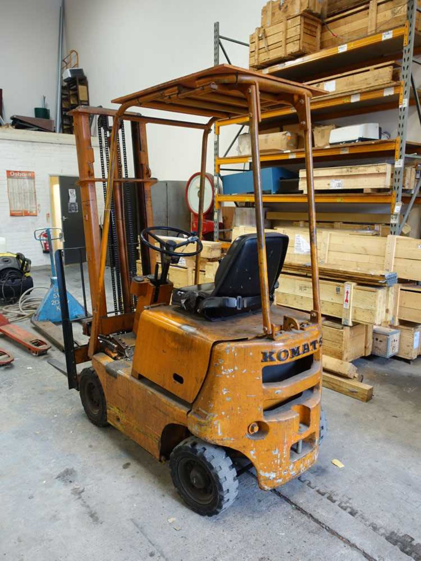 Komatsu FB08-1 battery operated counter balance operated forklift truck, 1380kg capacity with double - Image 3 of 6