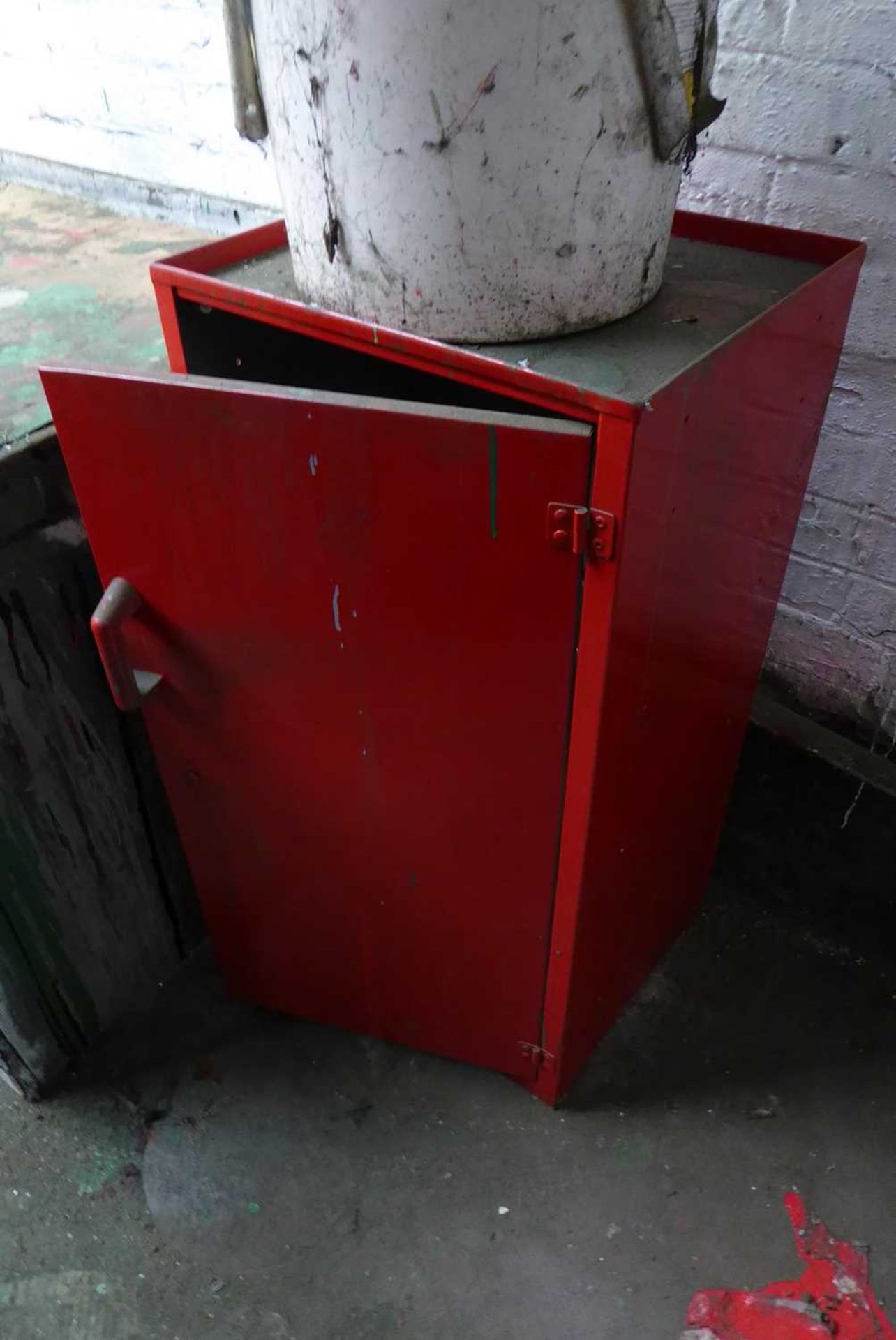 +VAT Red steel double door storage cabinet and similar small machinists cabinet - Image 3 of 3