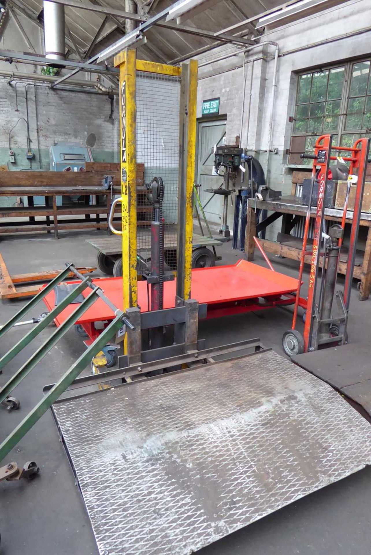 +VAT Formula Series R hydraulic pallet lifter, Safe working load: 292kg - Image 2 of 2