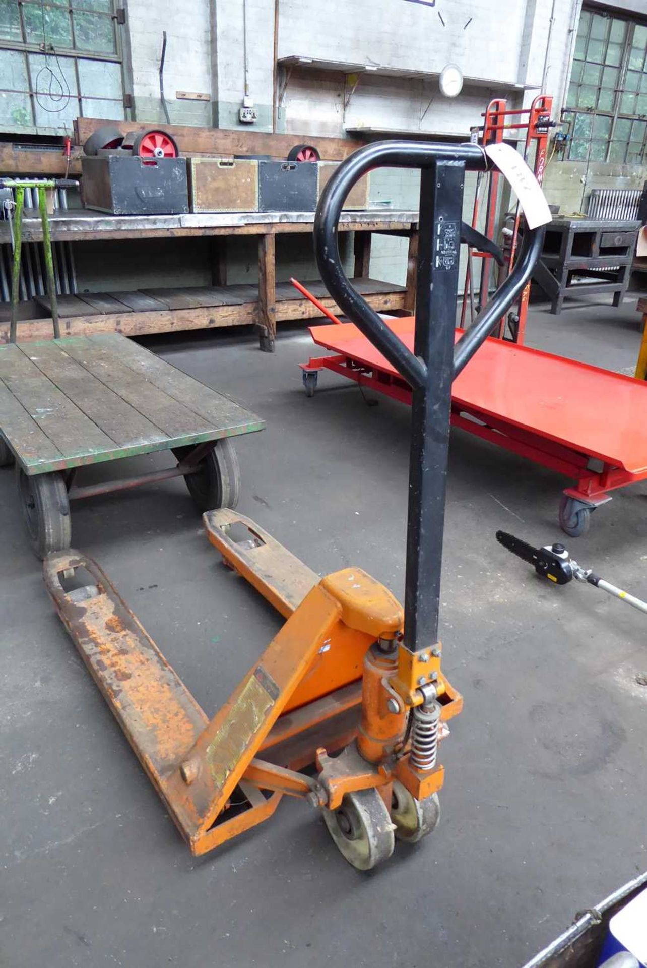 +VAT Chieftain hydraulic pallet truck - Image 2 of 2