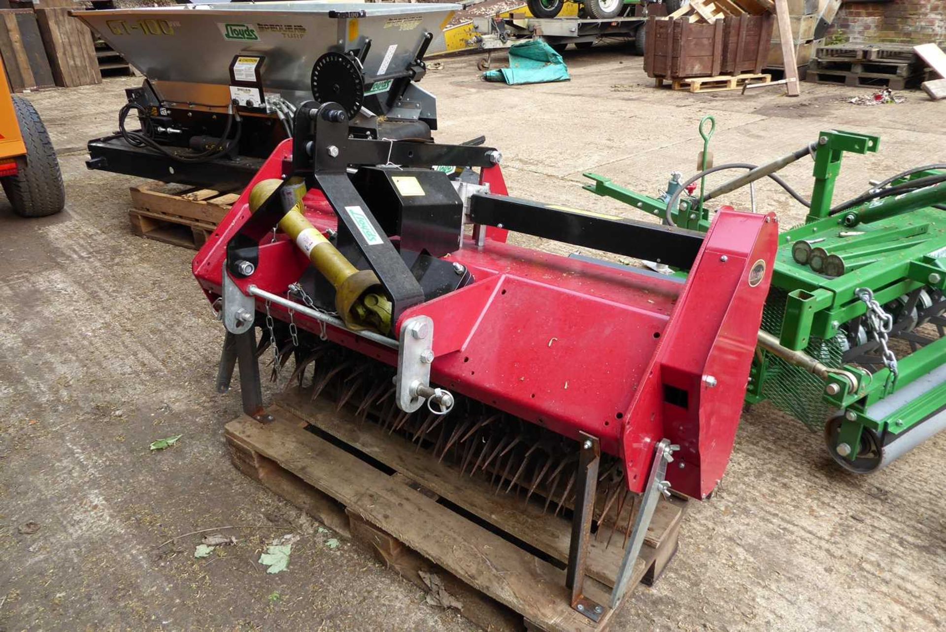 +VAT Meredo tractor mounted PTO driven vibrating spiker