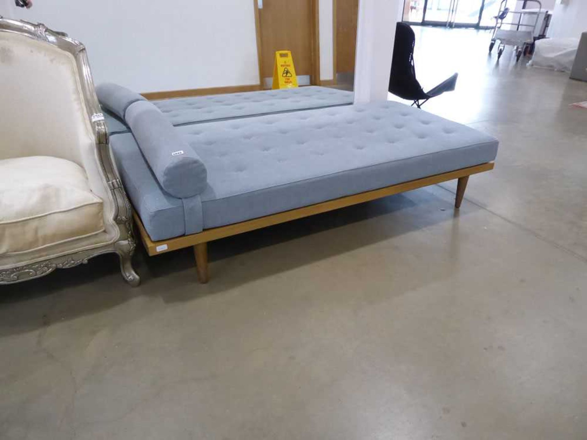 Day bed with beech base