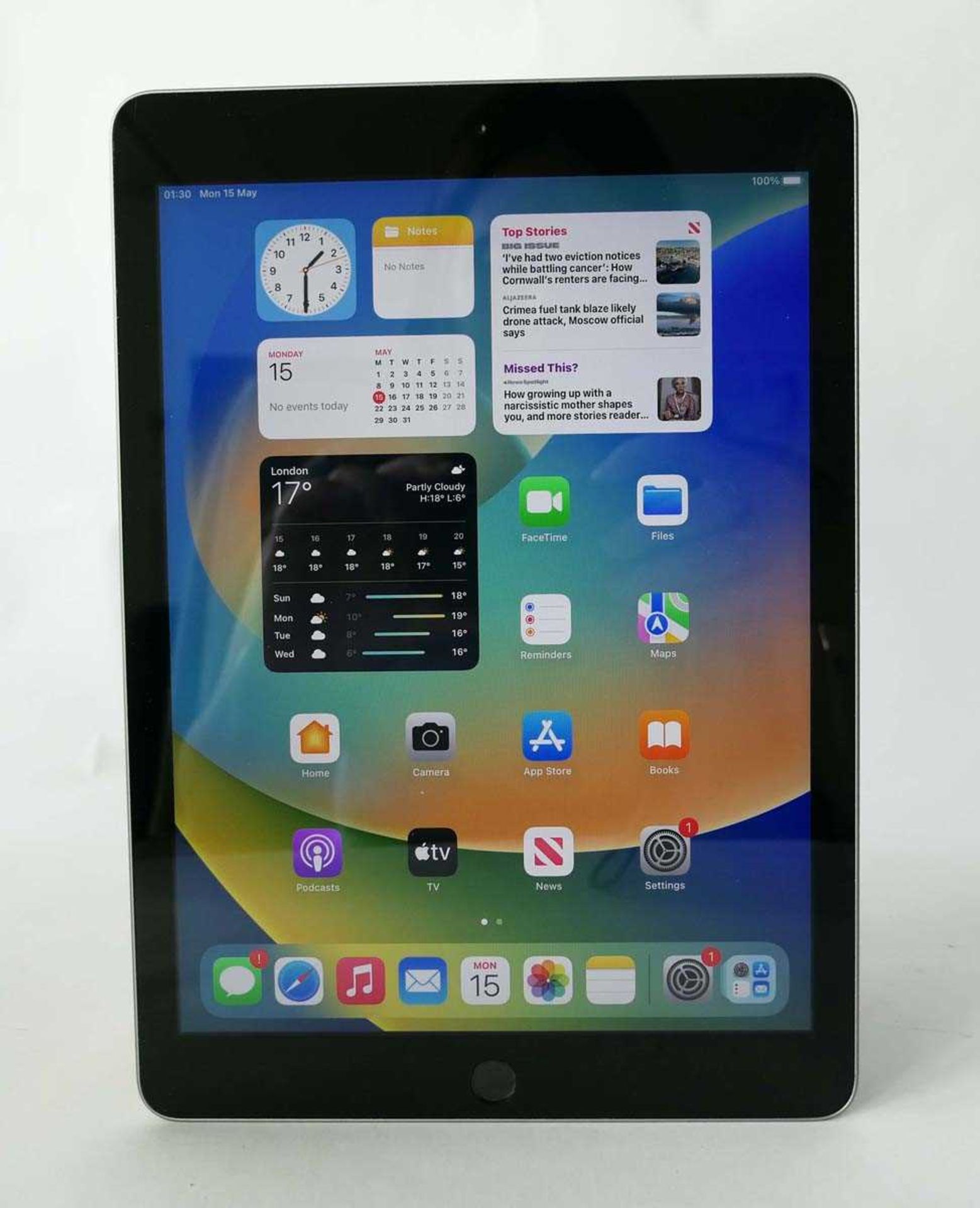 +VAT iPad 32GB 5th Gen A1822 Space Grey tablet