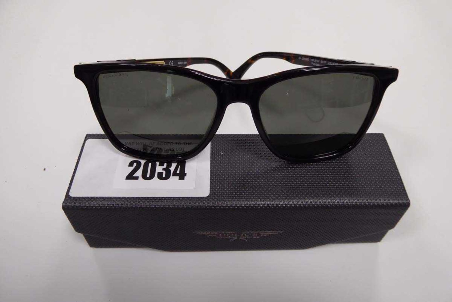 Police gents sunglasses with polarized lenses, model No. ORIGINS1SPL872V colour 9D6P