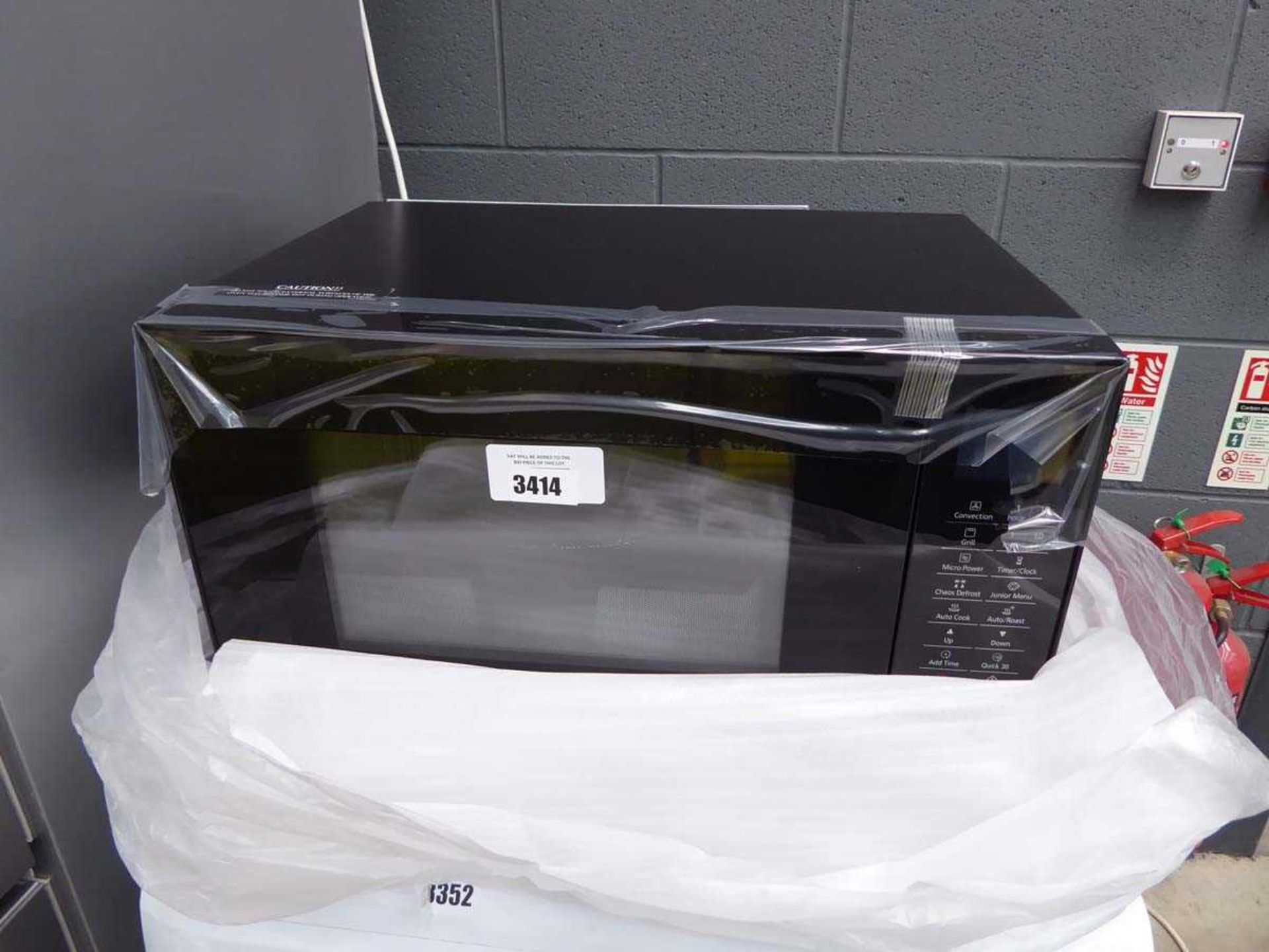 +VAT Black Panasonic microwave