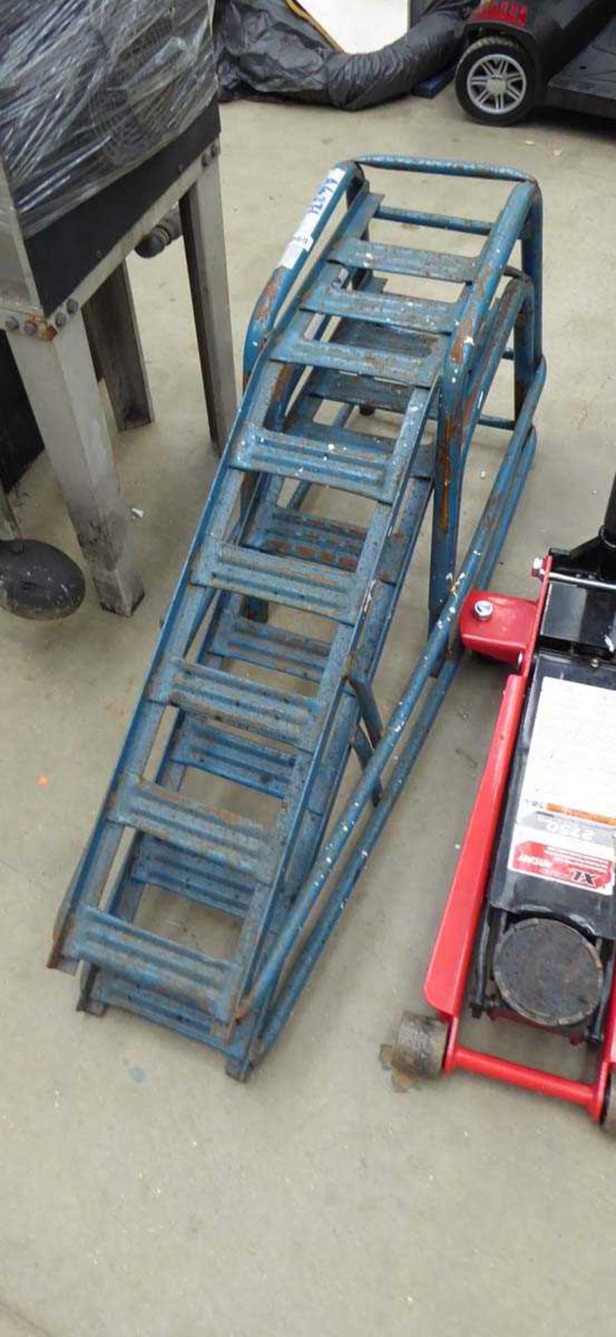 Pair of heavy duty car ramps