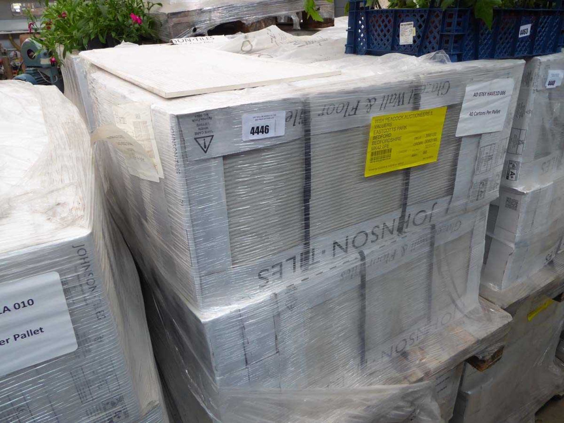 Pallet of 40 packs of sand ridge décor wall tiles