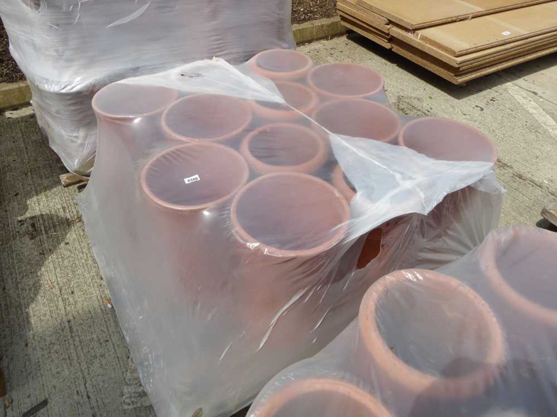 Pallet containing 12 450mm chimney pots
