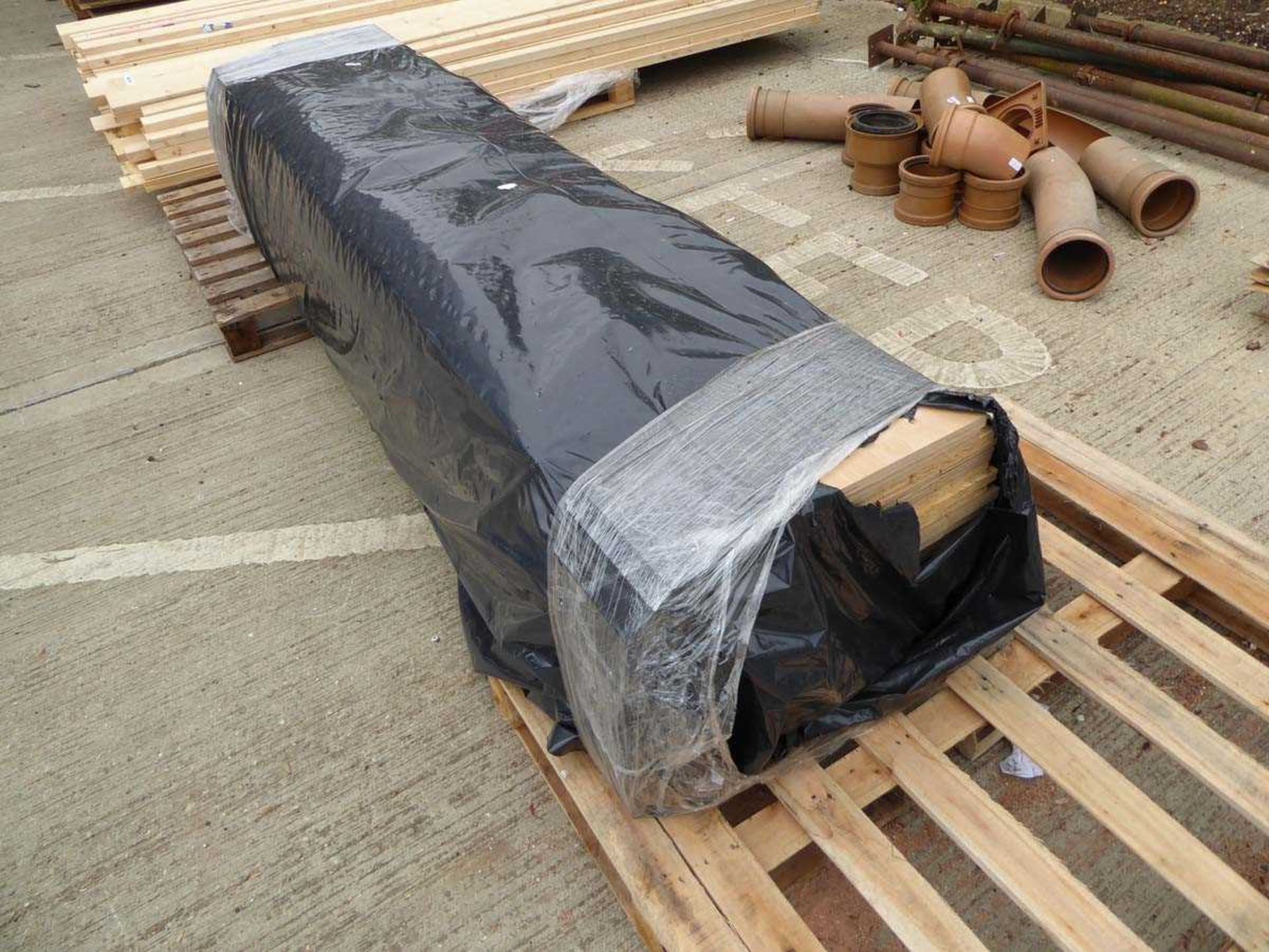 Pallet containing long lengths of chipboard offcuts