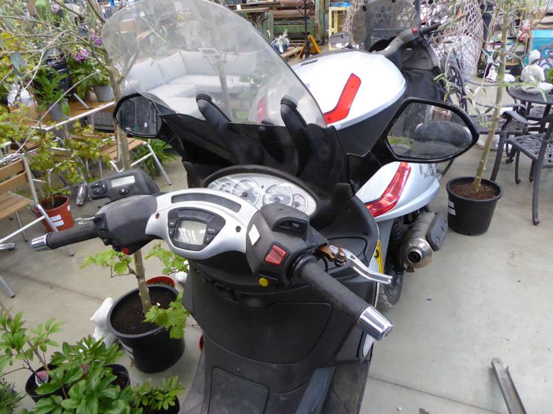 Piaggio X9 500 459cc petrol powered moped, registration WX53 ZTF(2004), MOT to 6/1/24, with V5 and 2 - Image 2 of 3