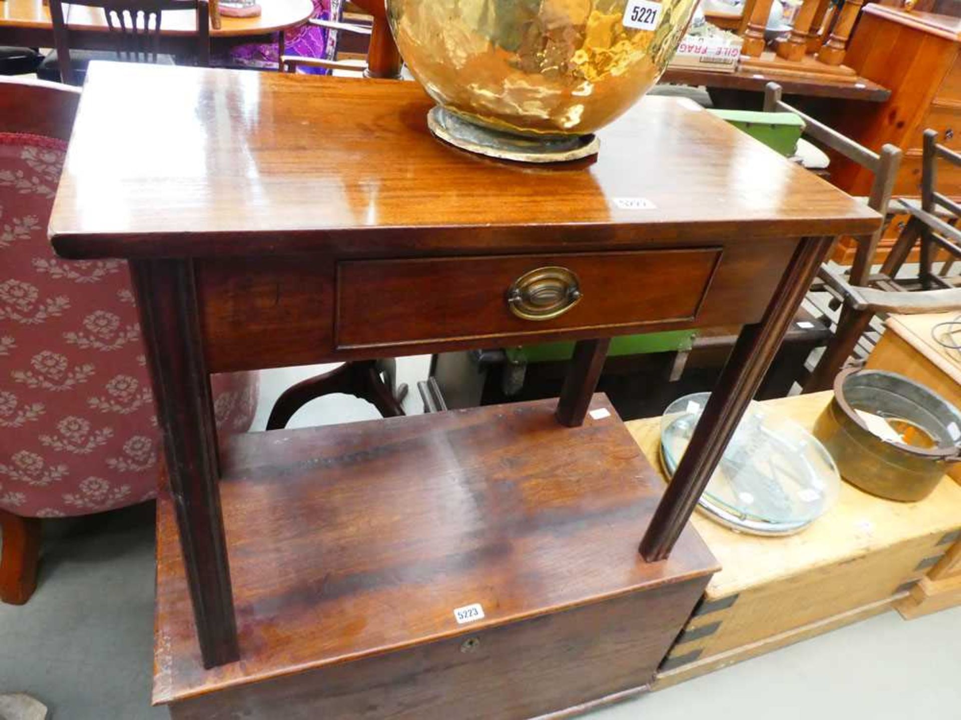Victorian table with single drawer